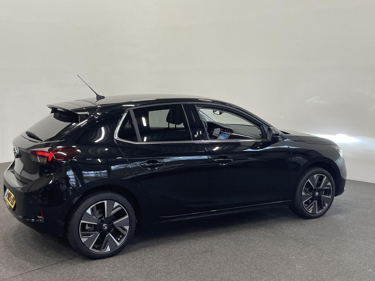 Opel e-Corsa Elegance 50 kWh Navigatie Apple Carplay/Android Auto Camera Parkeersensoren Adaptive Cruise Control Lichtmetalen velgen Climate Control