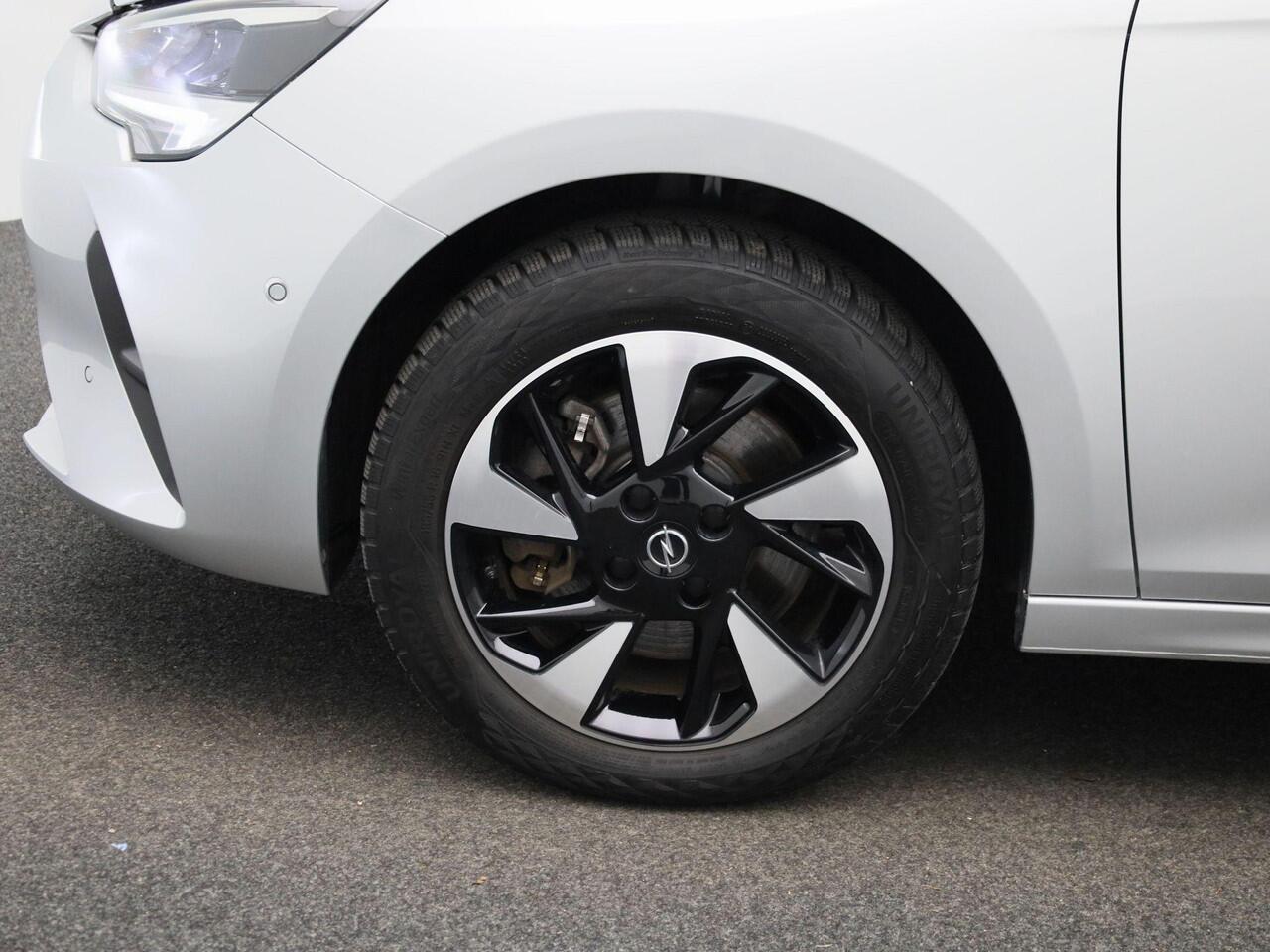 Opel e-Corsa Elegance 50 kWh | Navi | Achteruitrijcamera en 360 camera + Sensoren | Climate control | Blind spot | Allseasonbanden |