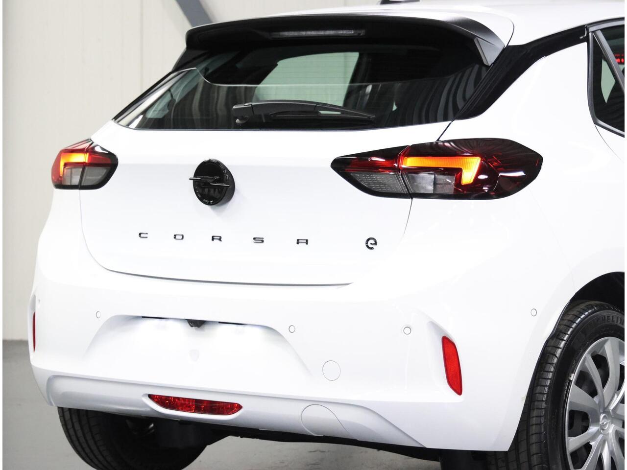 Opel e-Corsa Electric Long Range Business Edition 51 kWh 145PK | AppleCarplay/AndroidAuto | Camera | 11KW Boardlader | Parkeersensoren | Climate Control | Cruise Control | LED koplampen |