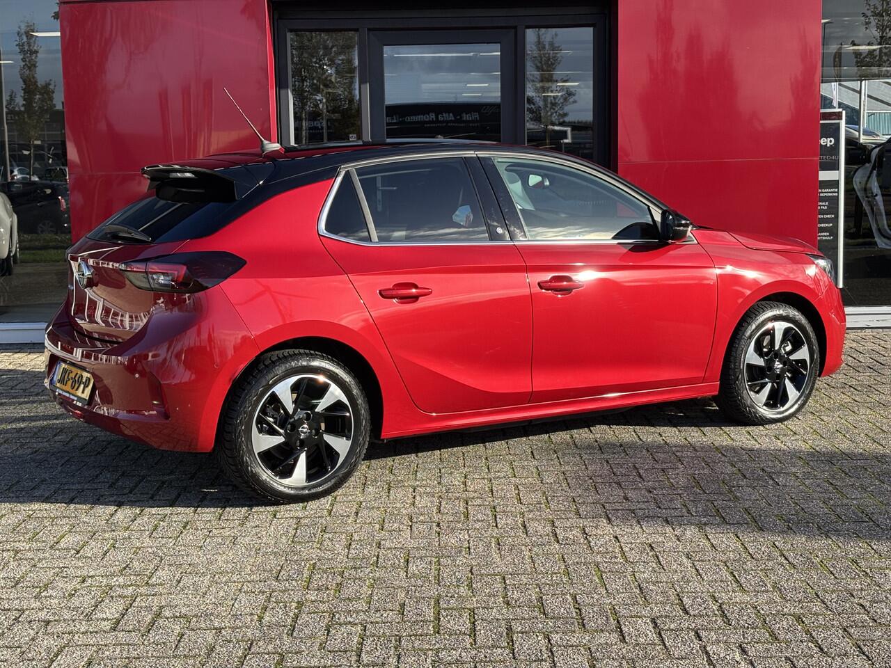 Opel e-Corsa Elegance 50 kWh | Camera | Parkeersensoren voor en achter |