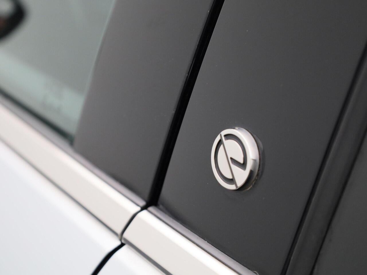 Opel e-Corsa Elegance 50 kWh | Navigatie | Apple & Android Carplay | Parkeersensoren Voor & Achter | Camera | Climate Control | Privacy Glass | Cruise Control & Snelheidsbegrenzer |