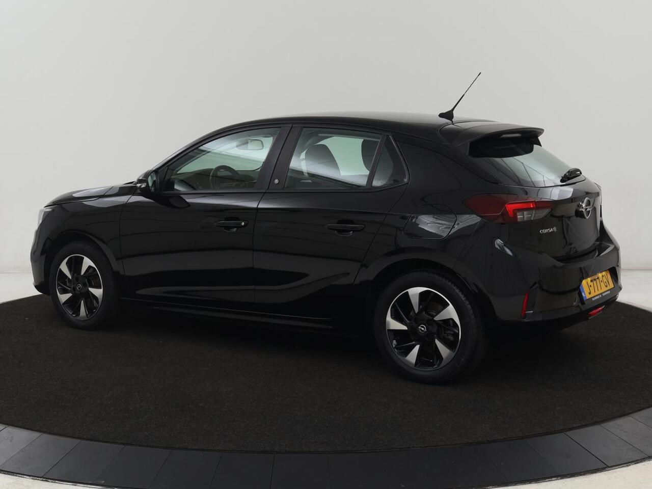 Opel e-Corsa Edition 50 kWh | Carplay | Parkeerhulp | Cruise control | Climate control | Keyless start | 16'' lichtmetalen velgen | Bluetooth