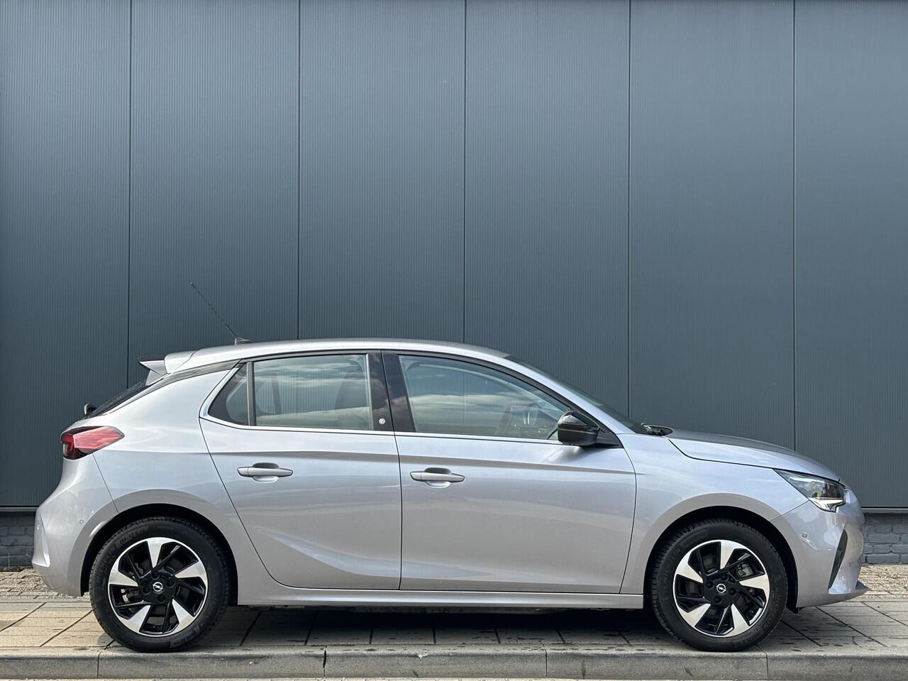 Opel e-Corsa Elegance EV 3-FASEN 50kWh 136pk | 11KW BOORDLADER | PREMIUM PACK | 180° CAMERA+SENSOREN | NAVI PRO 10" | ISOFIX | DODEHOEKBEW. | DAB+ |