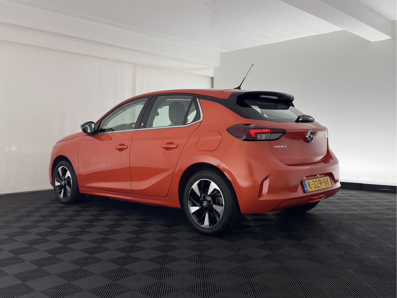 Opel e-Corsa Elegance 50 kWh [3-FASE] {SOH-90%} (INCL-BTW) Aut.*FULL-LED | DIGI-COCKPIT | LEATHER-MICROFIBRE | CARPLAY | CAMERA | ECC | KEYLESS | CRUISE | DAB | 16'' ALU*