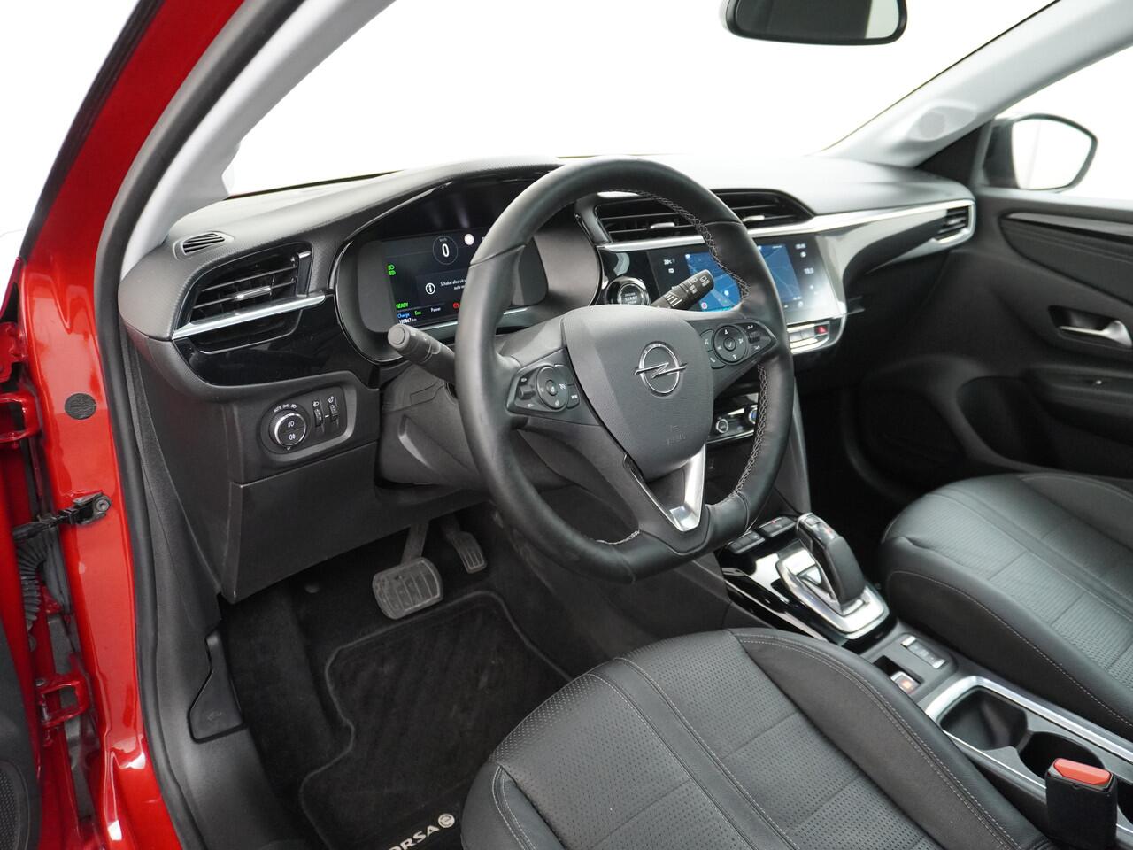 Opel e-Corsa Elegance 50kWh SOH 90% Leder 360°Camera Panoramadak Zwart Dak Navi Ecc Apple Carplay Android Auto Cruise Control Stoel+Stuurverwarming DAB+ Pdc Lmv Led Origineel Nederlandse Auto