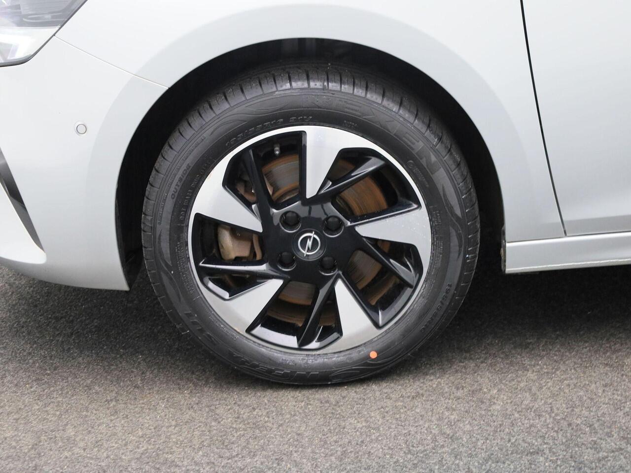 Opel e-Corsa Elegance 50 kWh | Navigatie | Apple & Android Carplay | Parkeersensoren Voor & Achter | Camera | Climate Control | Privacy Glass | Cruise Control & Snelheidsbegrenzer |