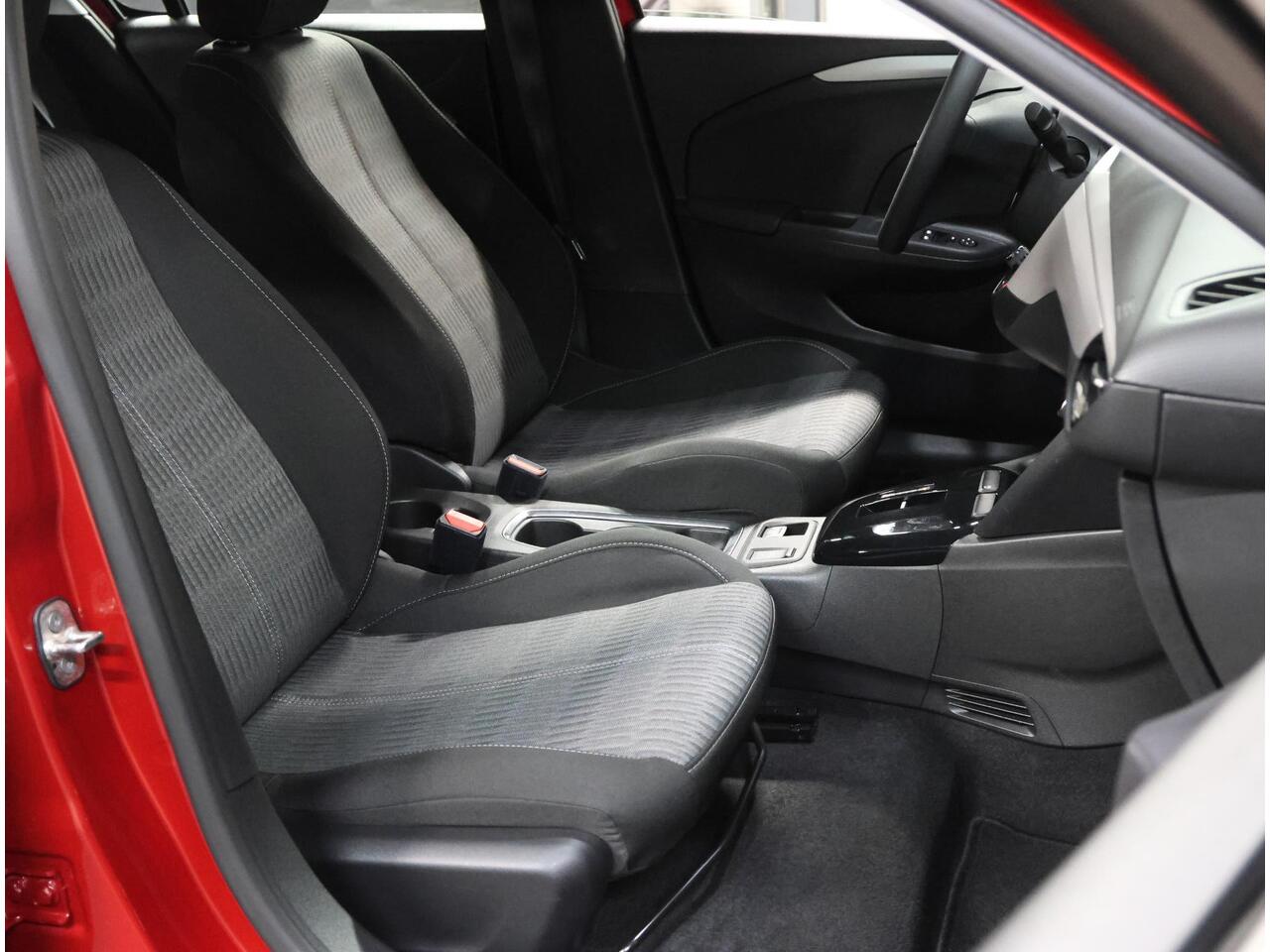 Opel e-Corsa Level 2 50 kWh 136PK | Accurapport 97,5% | 1ste eigenaar | 3 FASE | AppleCarPlay/Android | Climate Control | Cruise Control | Keyless Start | AUTOMAAT | Isofix | Warmtepomp |