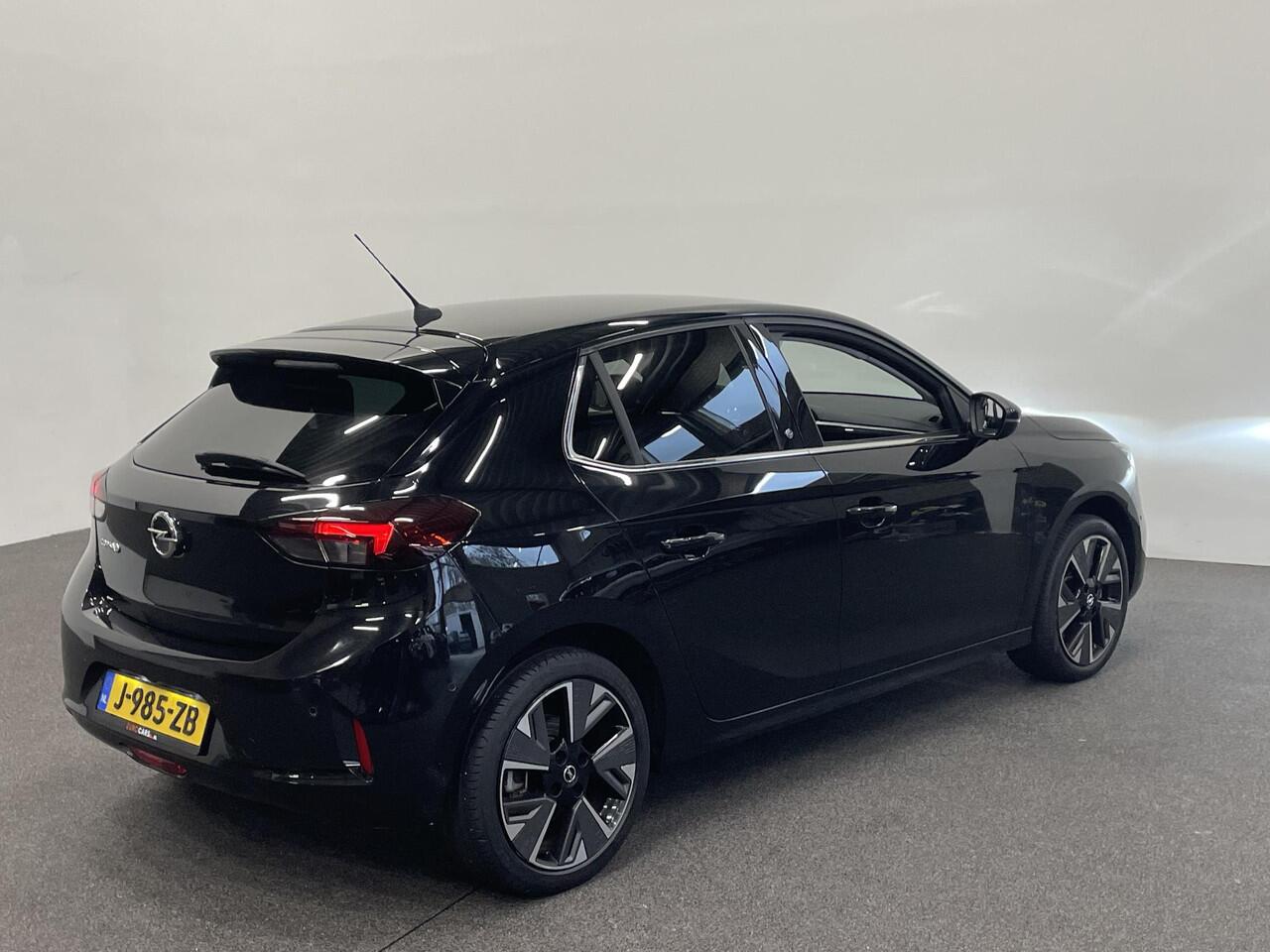 Opel e-Corsa Elegance 50 kWh Navigatie Apple Carplay/Android Auto Camera Parkeersensoren Adaptive Cruise Control Lichtmetalen velgen Climate Control