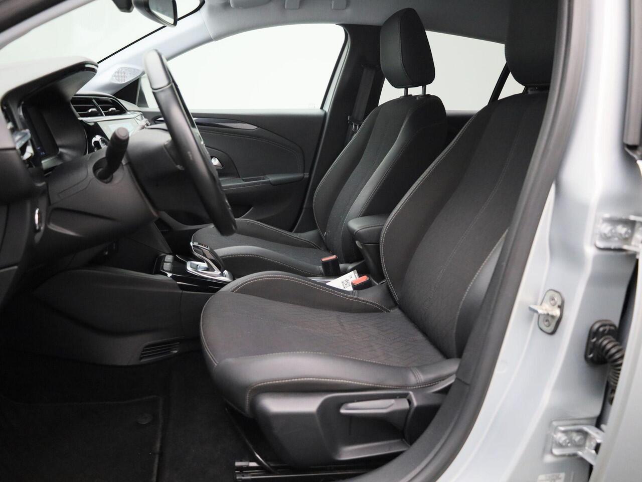 Opel e-Corsa Elegance 50 kWh | Navigatie | Apple & Android Carplay | Parkeersensoren Voor & Achter | Camera | Climate Control | Privacy Glass | Cruise Control & Snelheidsbegrenzer |