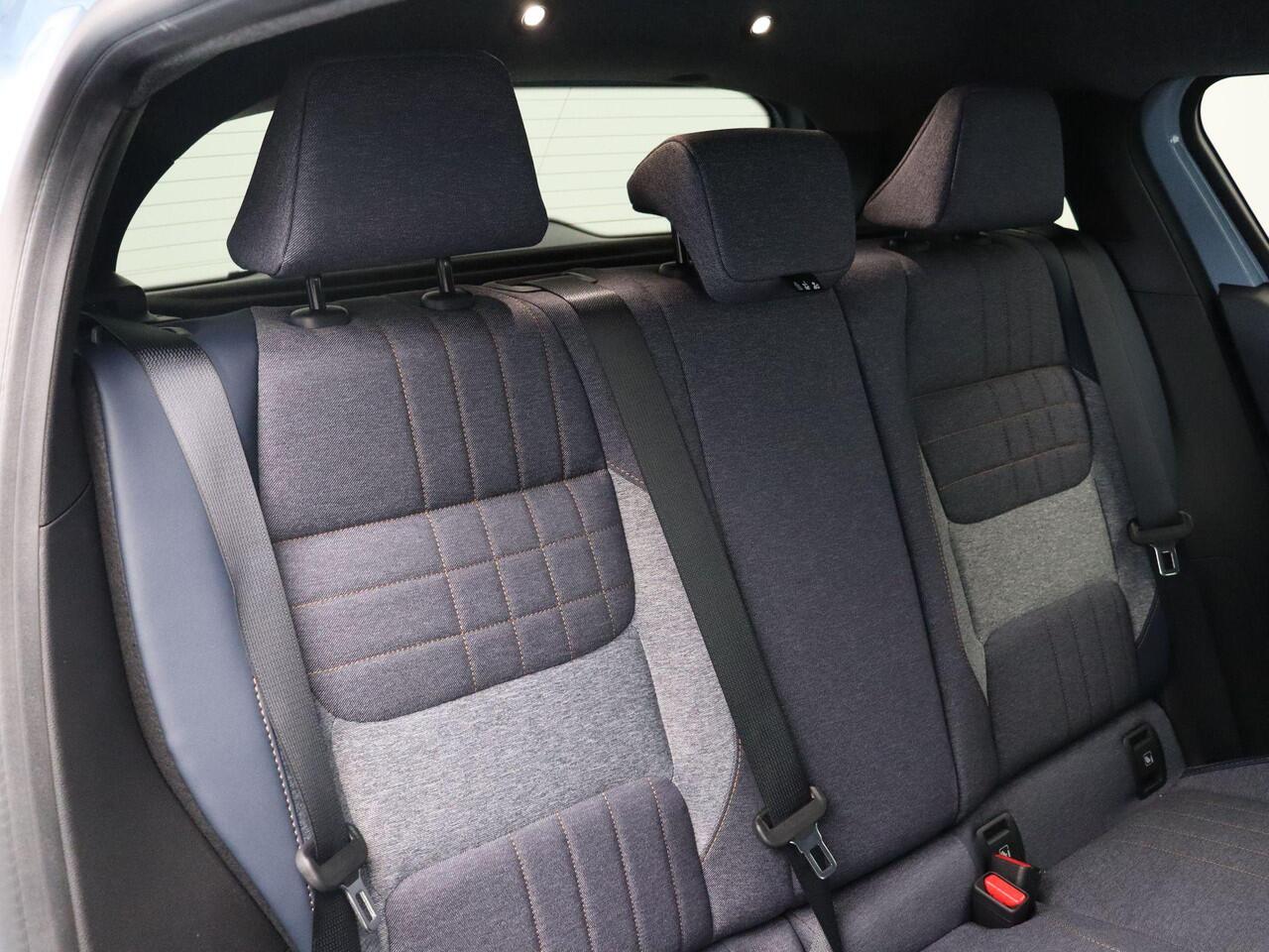 Renault 4 comfort range techno 52 kWh | Active driver assist | Stoel- en stuurwielverwarming | Elek. bedienbare achterklep |