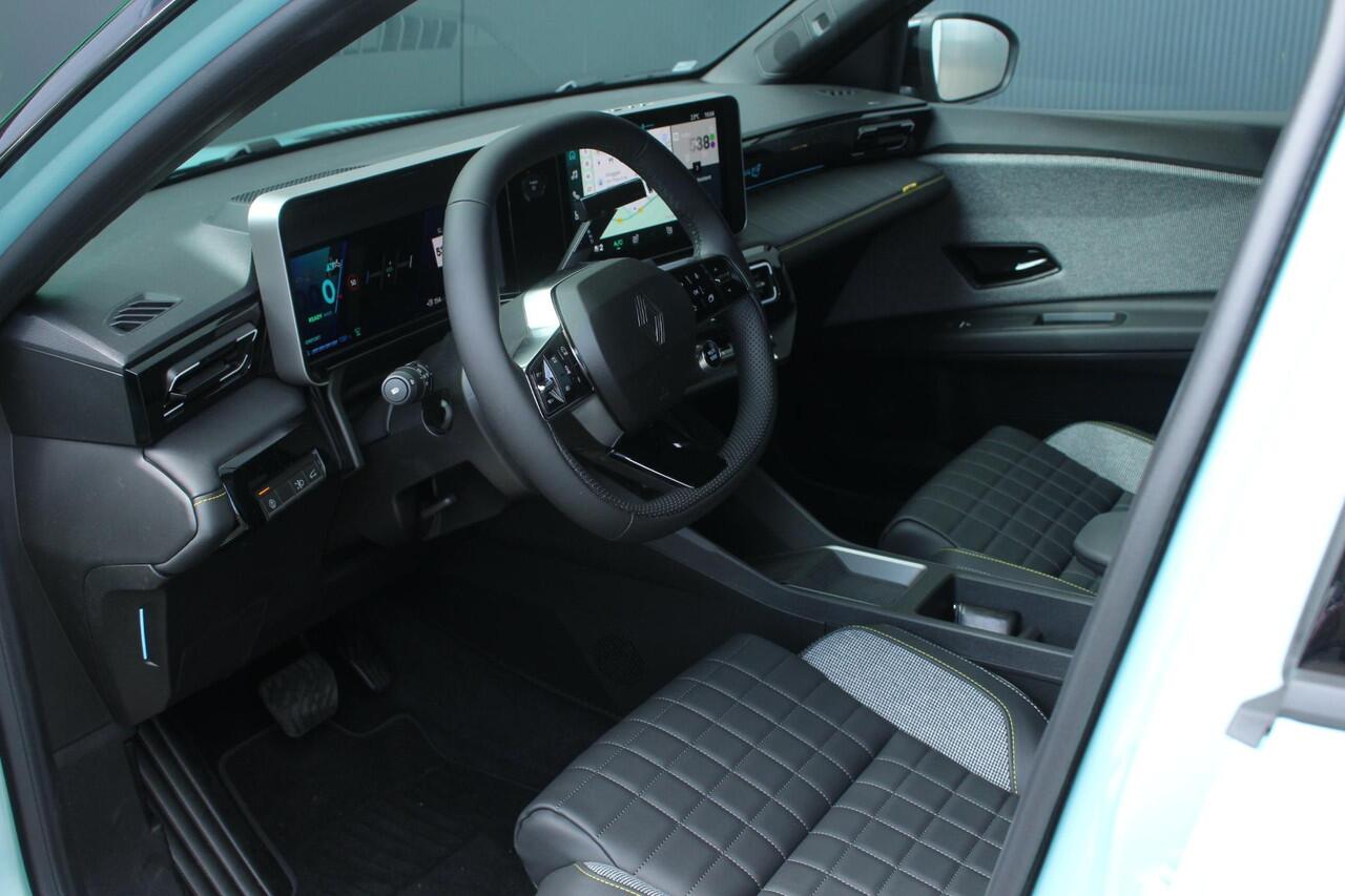 Renault 4 comfort range iconic 150Pk 52 kWh | Navigatie Via Google | Apple & Android Carplay | Parkeersensoren Voor & Achter | Achteruitrijcamera | Adaptieve Cruise Control | Privacy Glass | Keyless entry | Elektrische Achterklep |