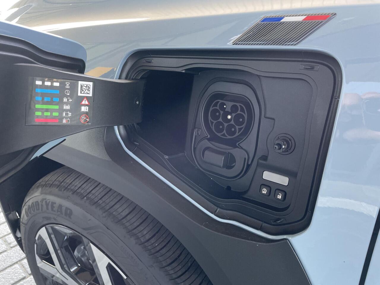 Renault 4 comfort range techno 52 kWh / Demo Hillegom / pack safety & advanced driving assist / pack winter premium / adapter V2L, energie naar extern apparaat /