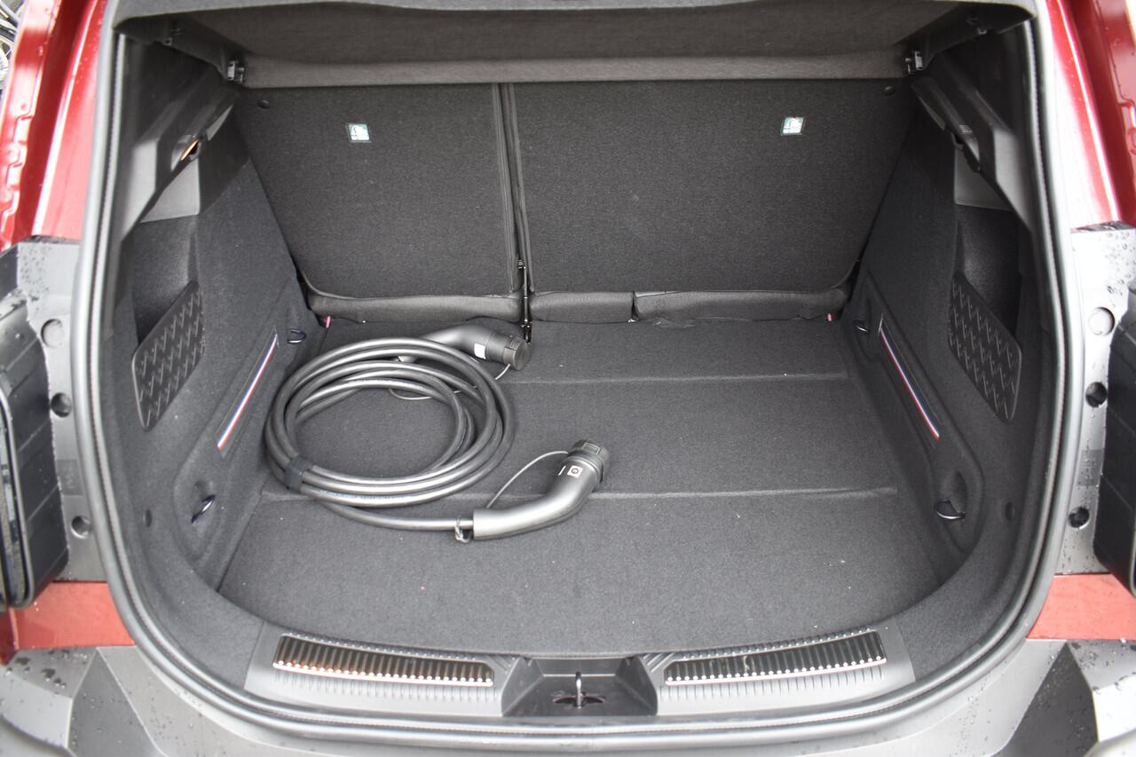 Renault 4 Iconic | Achteruitrijcamera | Elektrisch verwarmbare voorstoelen | Elektronisch geregelde airconditioning