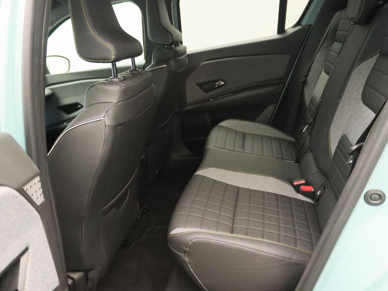 Renault 4 E-Tech electric comfort range iconic 52 kWh | Demo | Parkeersensoren rondom met automatisch inparkeren | Verwarmbare voorstoelen en stuurwiel | 10" openR link multimedia en navigatiesysteem met ingebouwde Google services |