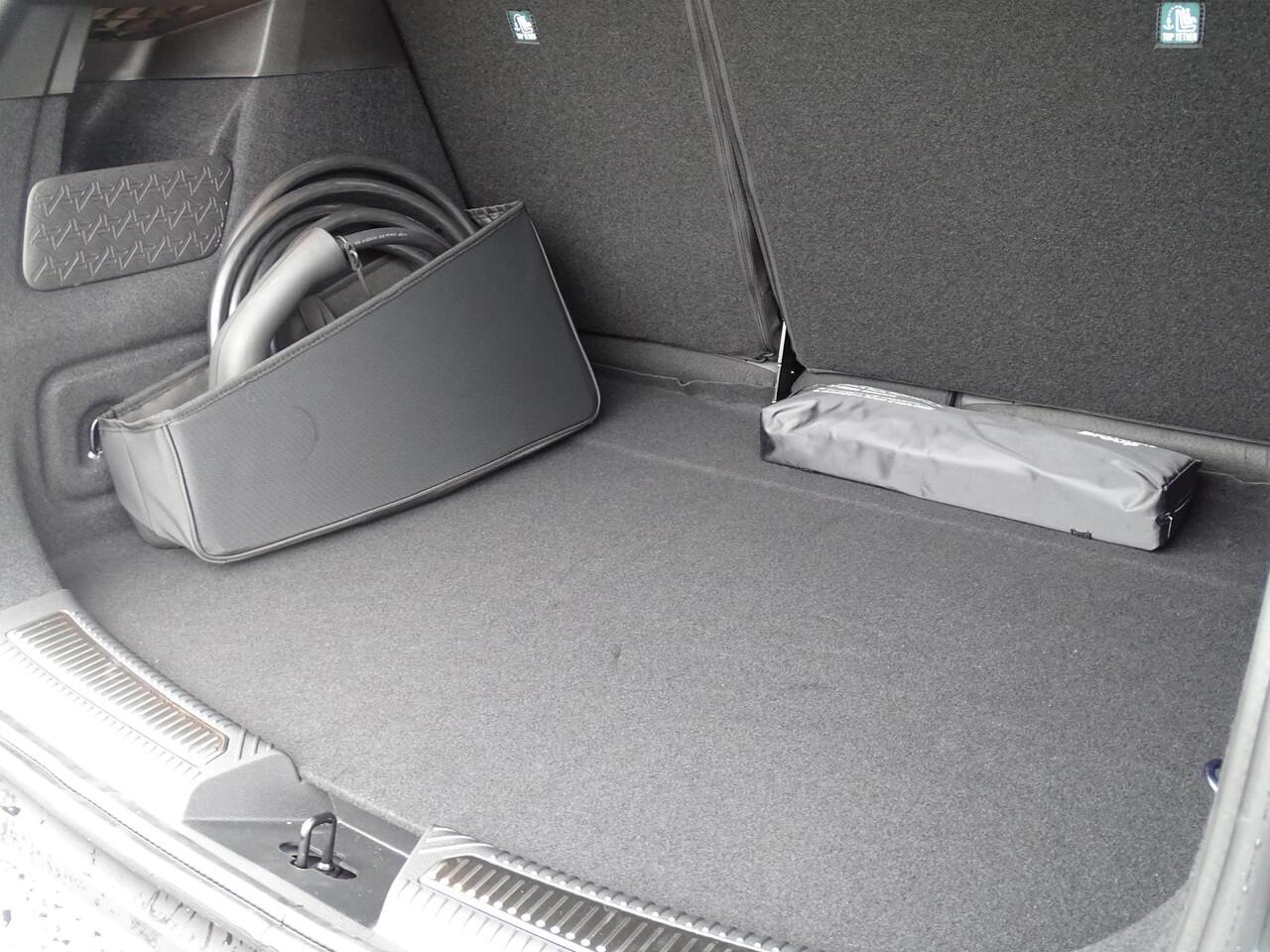 Renault 4 comfort range iconic 52 kWh PACK ADVANCED DRIVING ASSIST / HARMAN KARDON AUDIO / V2L ADAPTER | Demo |