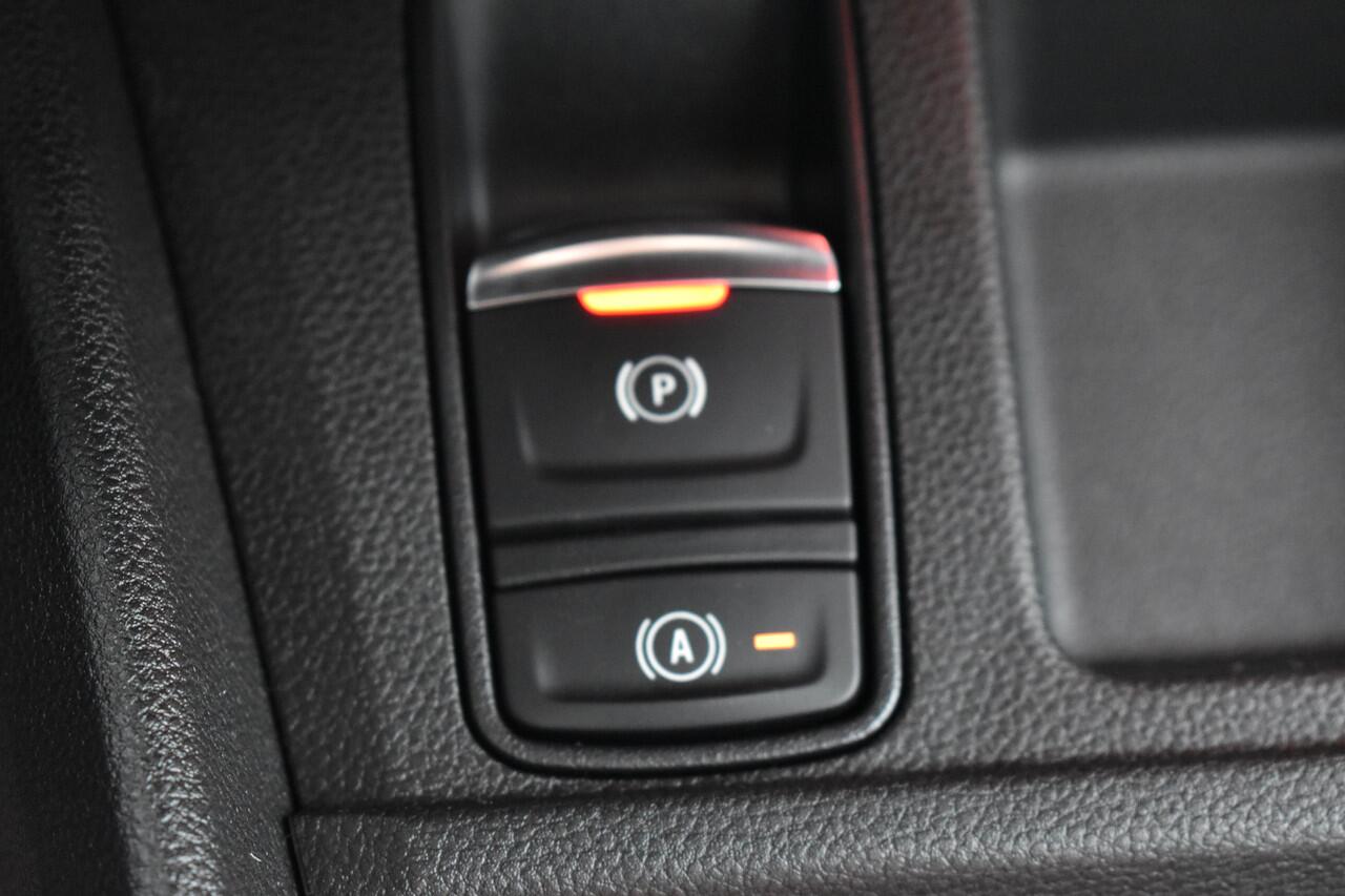 Renault 5 Roland-Garros | Achteruitrijcamera | Elektrisch verwarmbare voorstoelen | ISOFIX-bevestigingssysteem voor kinderzitjes op passagiersstoel en op de twee buitenste zitplaatsen achter