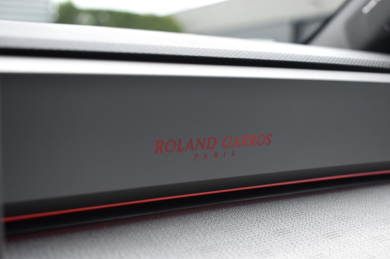 Renault 5 Roland-Garros | Achteruitrijcamera | Elektrisch verwarmbare voorstoelen | ISOFIX-bevestigingssysteem voor kinderzitjes op passagiersstoel en op de twee buitenste zitplaatsen achter