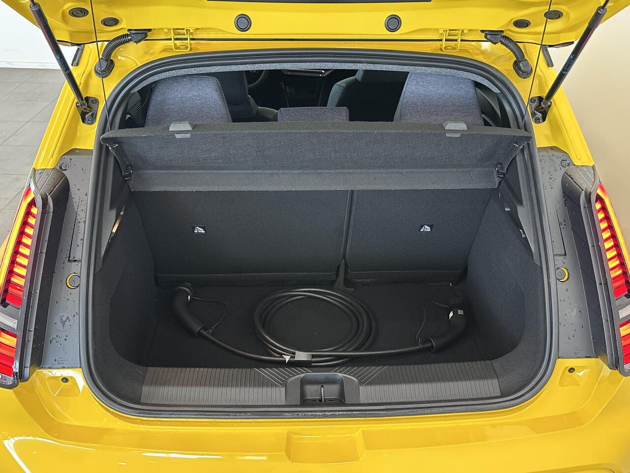 Renault 5 Urban Range Techno 40 kWh | Pack Winter | Van: ¤ 31.559,- nu rijklaar voor: ¤ 30.059,-