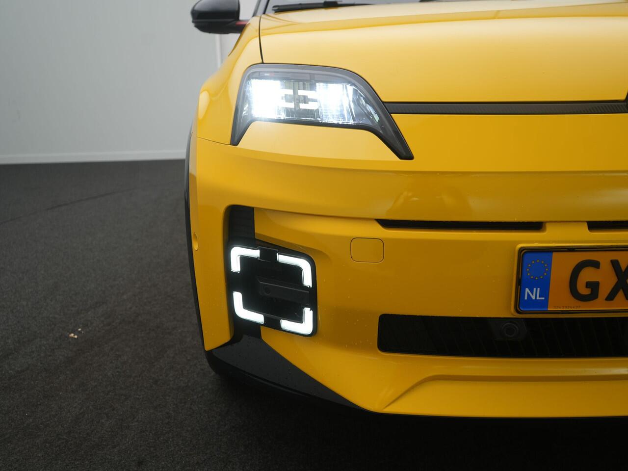 Renault 5 Comfort Range Iconic Cinq 52 kWh - RIJKLAARPRIJS - DEMO - Adaptive Cruise Control - Achteruitrijcamera