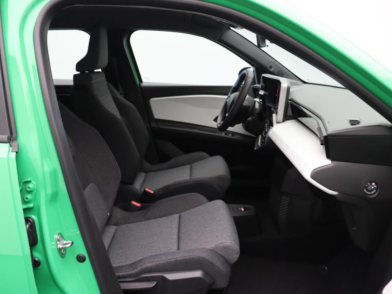 Renault 5 urban range FIVE 40 kWh | Parkeersensoren achter | Airco | Apple carplay / Android auto |