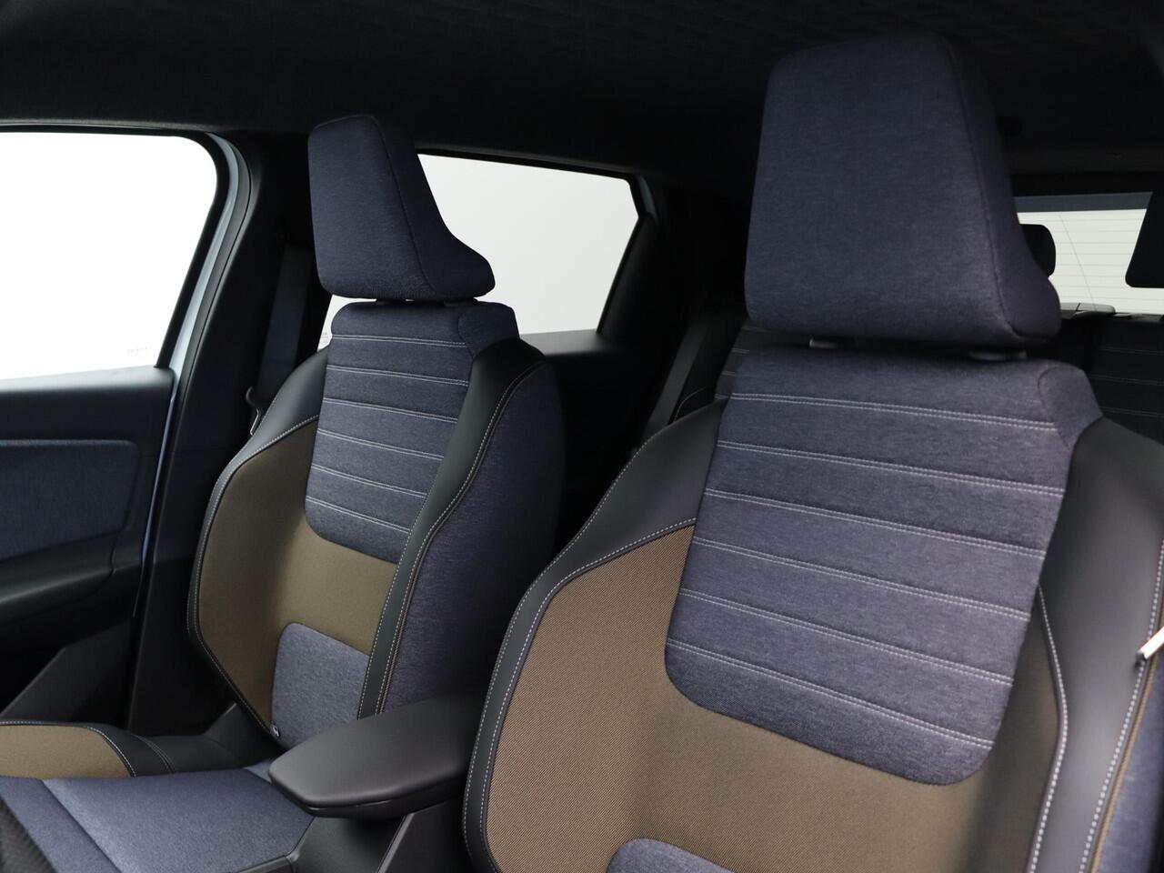 Renault 5 Techno Comfort range | Achteruitrijcamera | ISOFIX-bevestigingssysteem voor kinderzitjes op passagiersstoel en op de twee buitenste zitplaatsen achter | LED-dagrijverlichting met specifiek vormgegeven lichtsignatuur