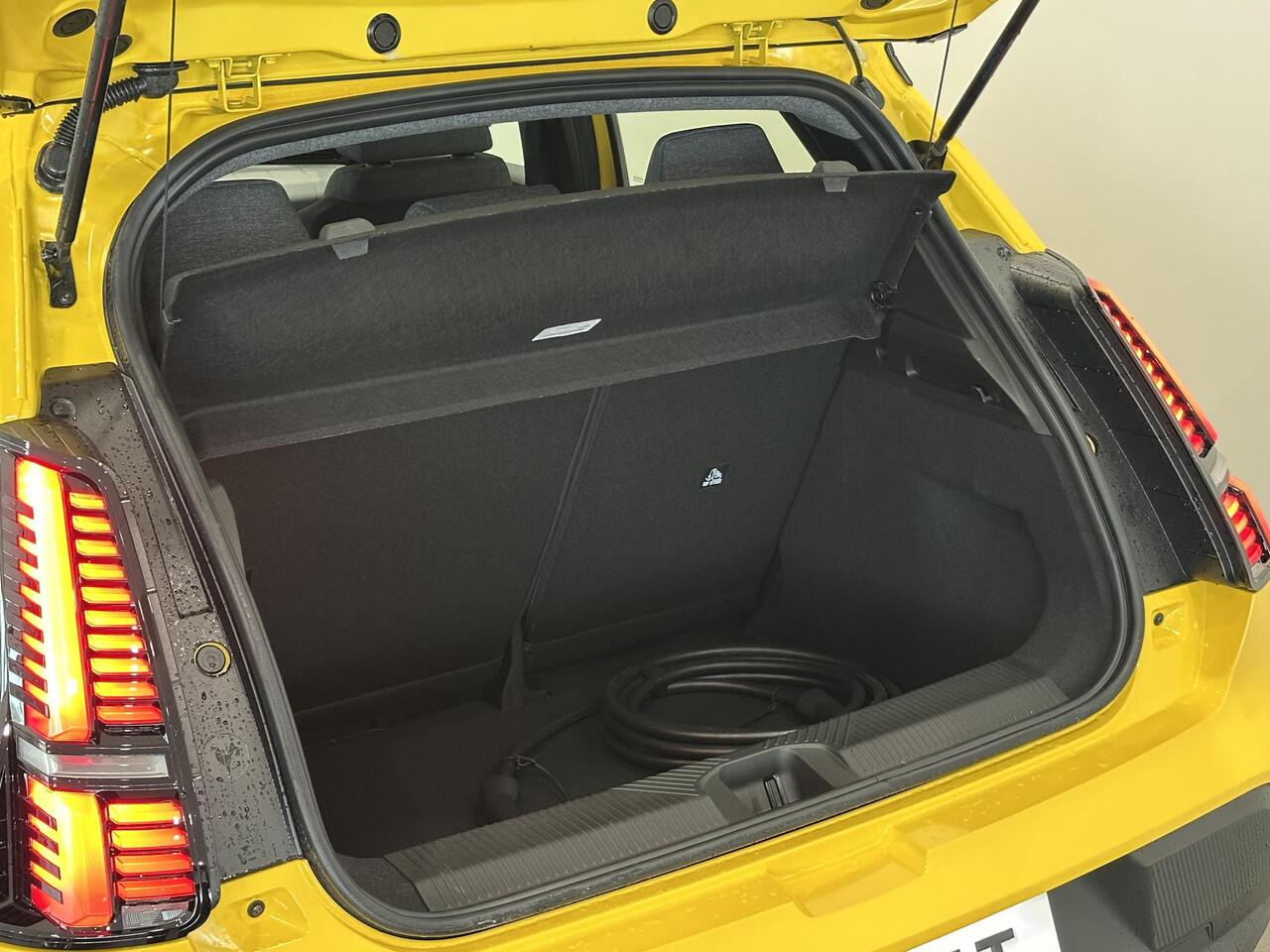 Renault 5 Urban Range Evolution 40 kWh | Pack Winter | Van: ¤ 29.059,- nu rijklaar voor: ¤ 27.559,-