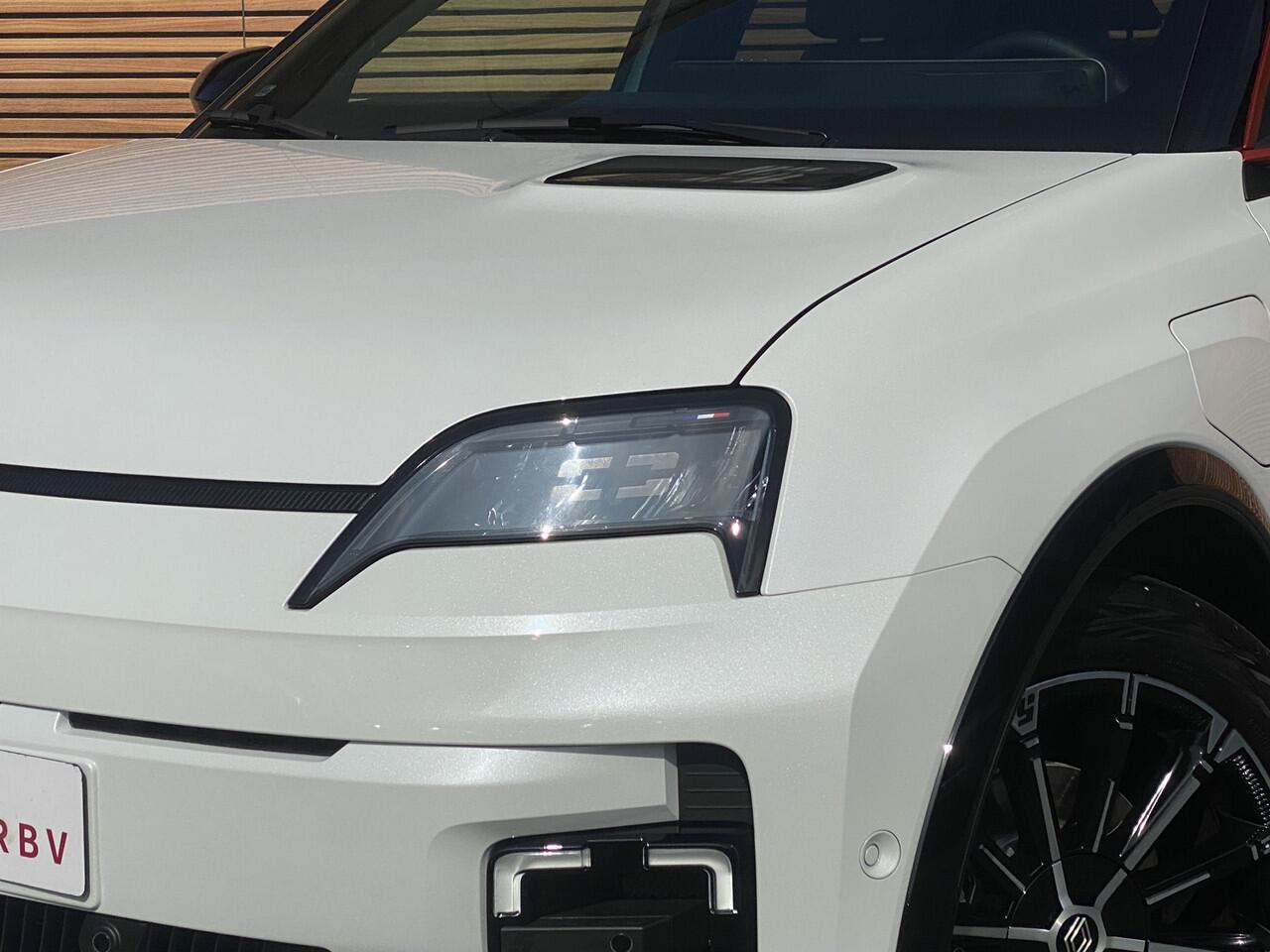 Renault 5 comfort range iconic cinq 52 kWh Harman Kardon premium audio / Nwe auto