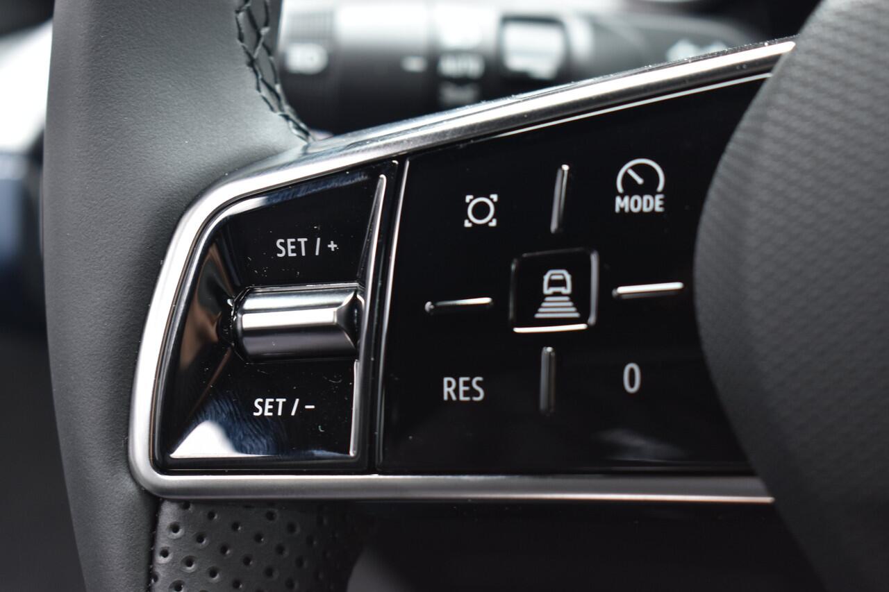 Renault 5 Roland-Garros | Achteruitrijcamera | Elektrisch verwarmbare voorstoelen | ISOFIX-bevestigingssysteem voor kinderzitjes op passagiersstoel en op de twee buitenste zitplaatsen achter