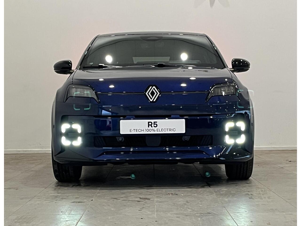 Renault 5 Urban Range Iconic Cinq 52 kWh | Harman Kardon | Pack Safety & Advanced Driving Assist | Adapter V2L, energie naar extern apparaat | Van: ¤36.859,- nu rijklaar voor: ¤ 35.359,-