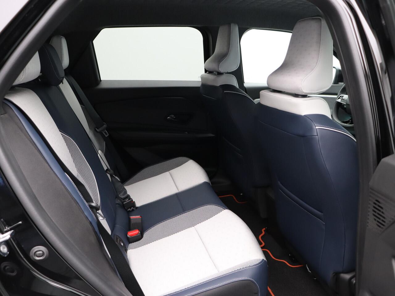 Renault 5 Roland-Garros Comfort range | Achteruitrijcamera | Elektrisch verwarmbare voorstoelen | ISOFIX-bevestigingssysteem voor kinderzitjes op passagiersstoel en op de twee buitenste zitplaatsen achter