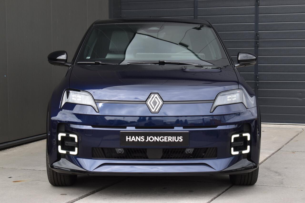 Renault 5 Roland-Garros | Achteruitrijcamera | Elektrisch verwarmbare voorstoelen | ISOFIX-bevestigingssysteem voor kinderzitjes op passagiersstoel en op de twee buitenste zitplaatsen achter