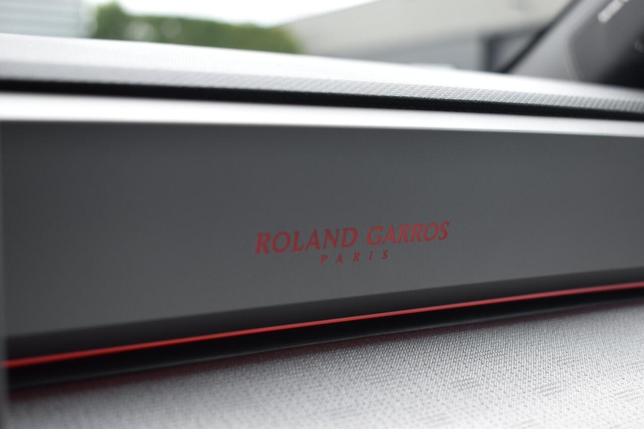 Renault 5 Roland-Garros | Achteruitrijcamera | Elektrisch verwarmbare voorstoelen | ISOFIX-bevestigingssysteem voor kinderzitjes op passagiersstoel en op de twee buitenste zitplaatsen achter