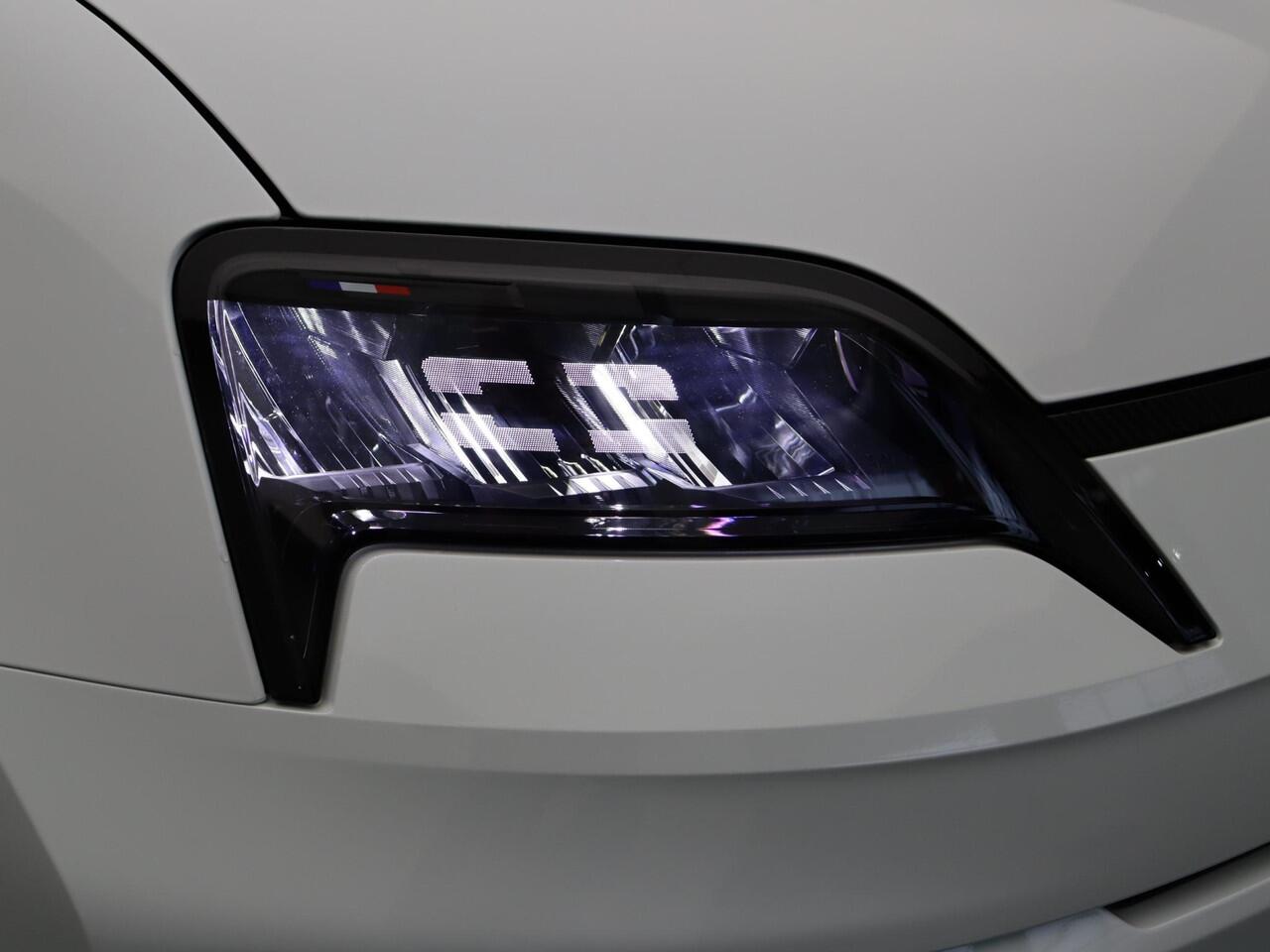 Renault 5 Techno Comfort range | Achteruitrijcamera | ISOFIX-bevestigingssysteem voor kinderzitjes op passagiersstoel en op de twee buitenste zitplaatsen achter | LED-dagrijverlichting met specifiek vormgegeven lichtsignatuur