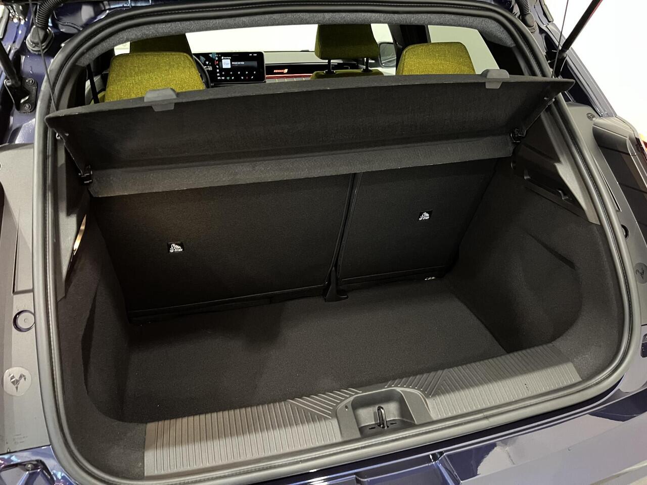 Renault 5 Urban Range Iconic Cinq 52 kWh | Harman Kardon | Pack Safety & Advanced Driving Assist | Adapter V2L, energie naar extern apparaat | Van: ¤36.859,- nu rijklaar voor: ¤ 35.359,-