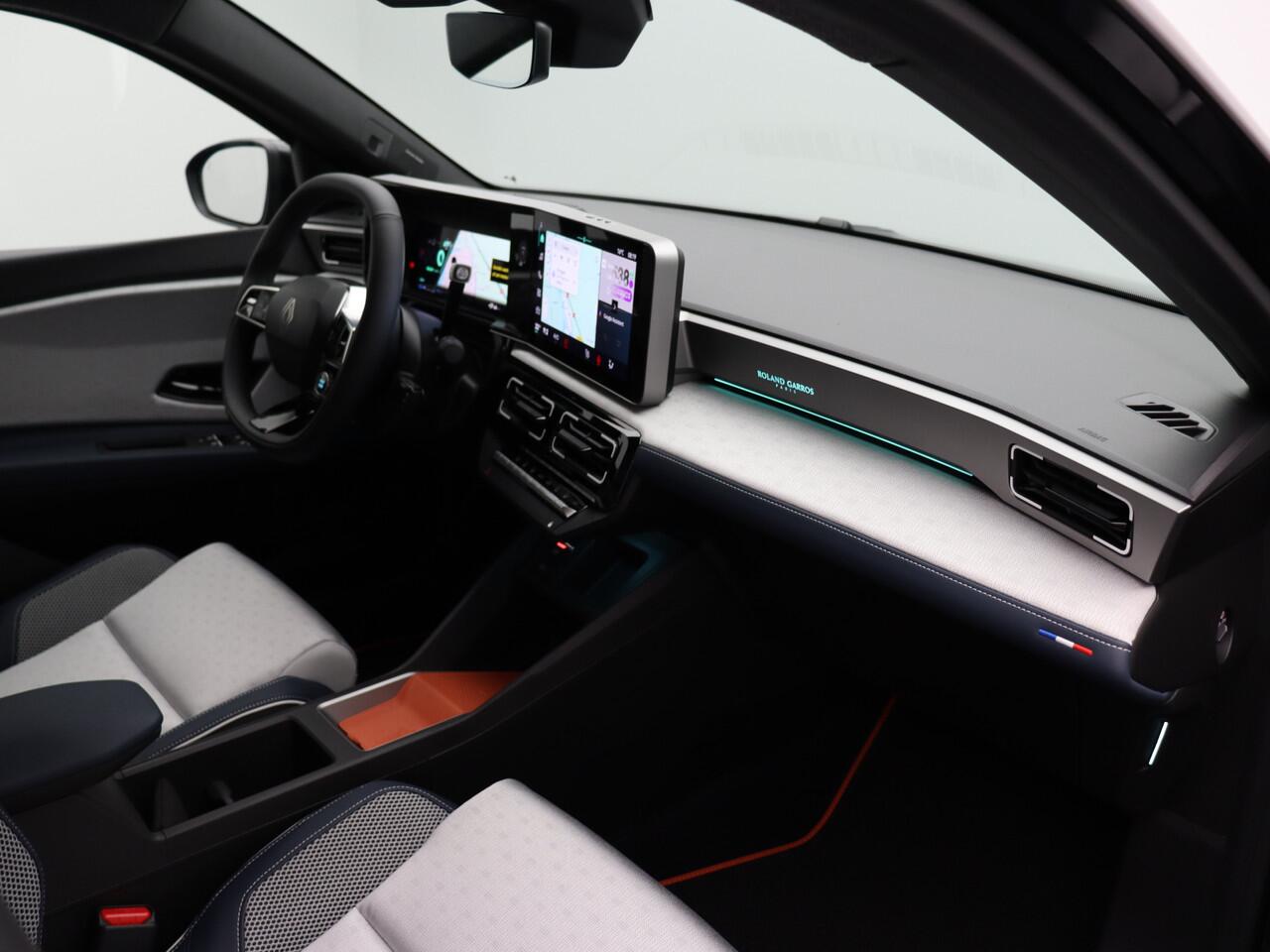 Renault 5 Roland-Garros Comfort range | Achteruitrijcamera | Elektrisch verwarmbare voorstoelen | ISOFIX-bevestigingssysteem voor kinderzitjes op passagiersstoel en op de twee buitenste zitplaatsen achter