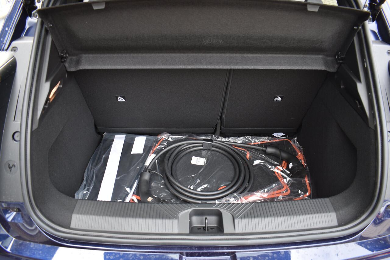 Renault 5 Roland-Garros | Achteruitrijcamera | Elektrisch verwarmbare voorstoelen | ISOFIX-bevestigingssysteem voor kinderzitjes op passagiersstoel en op de twee buitenste zitplaatsen achter