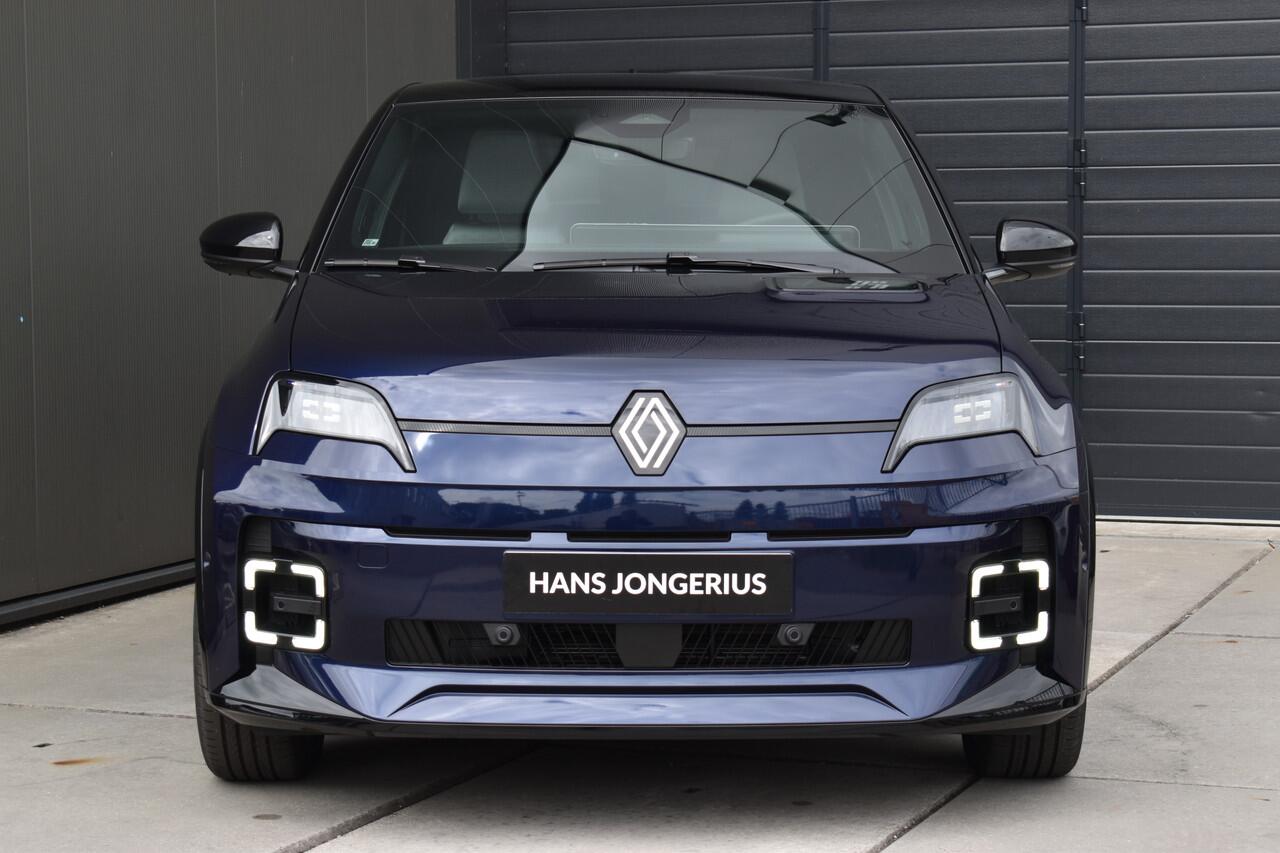 Renault 5 Roland-Garros | Achteruitrijcamera | Elektrisch verwarmbare voorstoelen | ISOFIX-bevestigingssysteem voor kinderzitjes op passagiersstoel en op de twee buitenste zitplaatsen achter