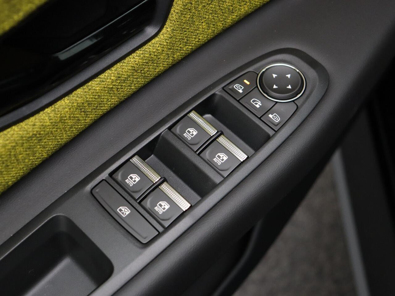 Renault 5 Iconic cinq Comfort range | Achteruitrijcamera | Elektrisch verwarmbare voorstoelen | ISOFIX-bevestigingssysteem voor kinderzitjes op passagiersstoel en op de twee buitenste zitplaatsen achter