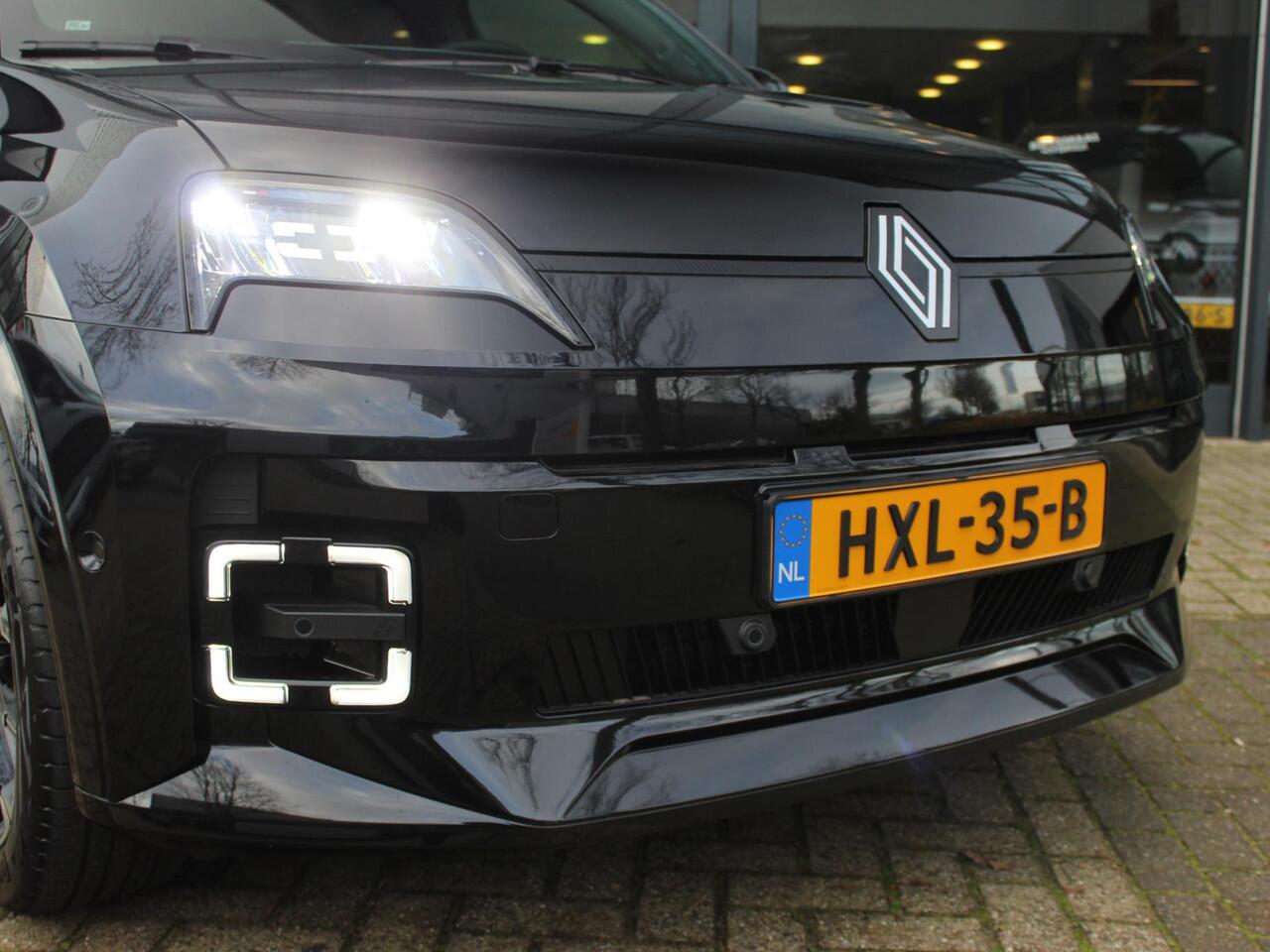 Renault 5 comfort range iconic cinq 52 kWh AUTOMAAT / NIEUW / DIRECT RIJDEN / HARMAN KARDON / PACK WINTER / DAKSTICKER / NAVI / ADAPT. CRUISE / CLIMATE / CAMERA / PDC / PRIVACY GLASS / 18'' LMV