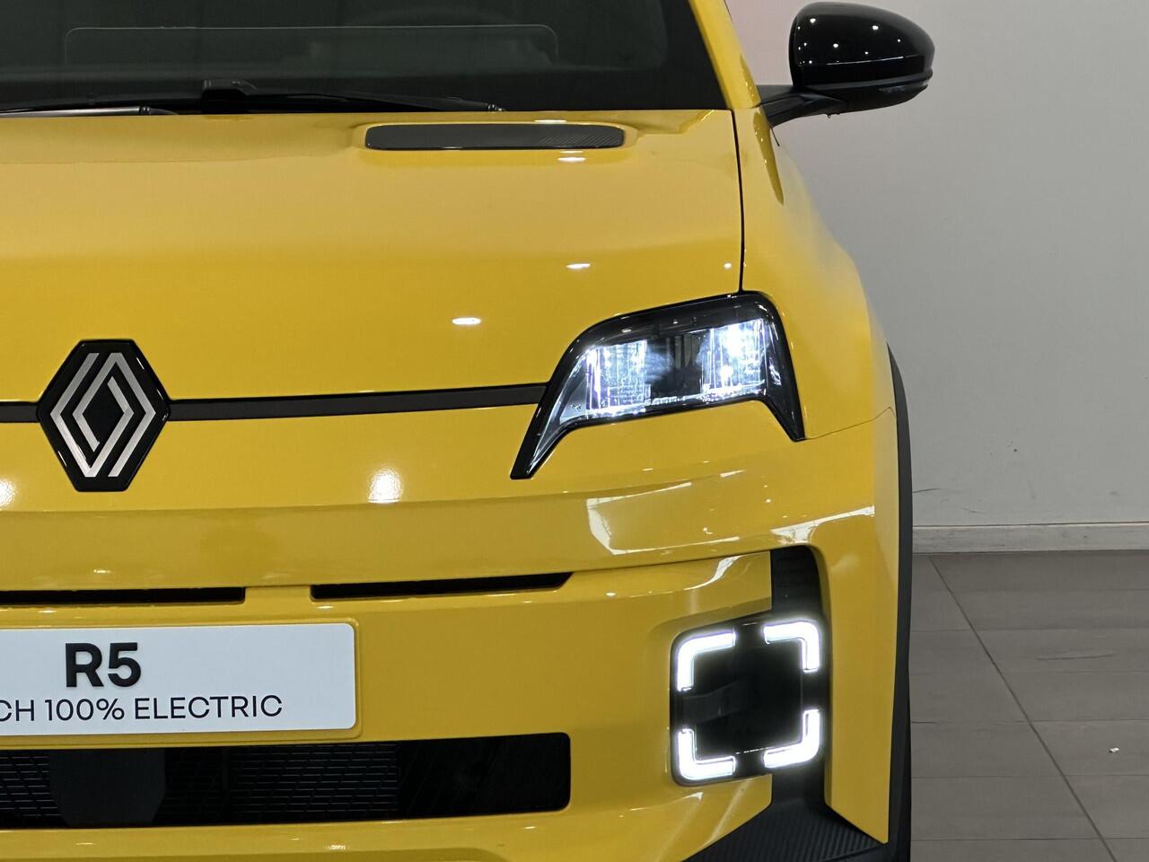 Renault 5 Urban Range Evolution 40 kWh | Pack Winter | Van: ¤ 29.059,- nu rijklaar voor: ¤ 27.559,-