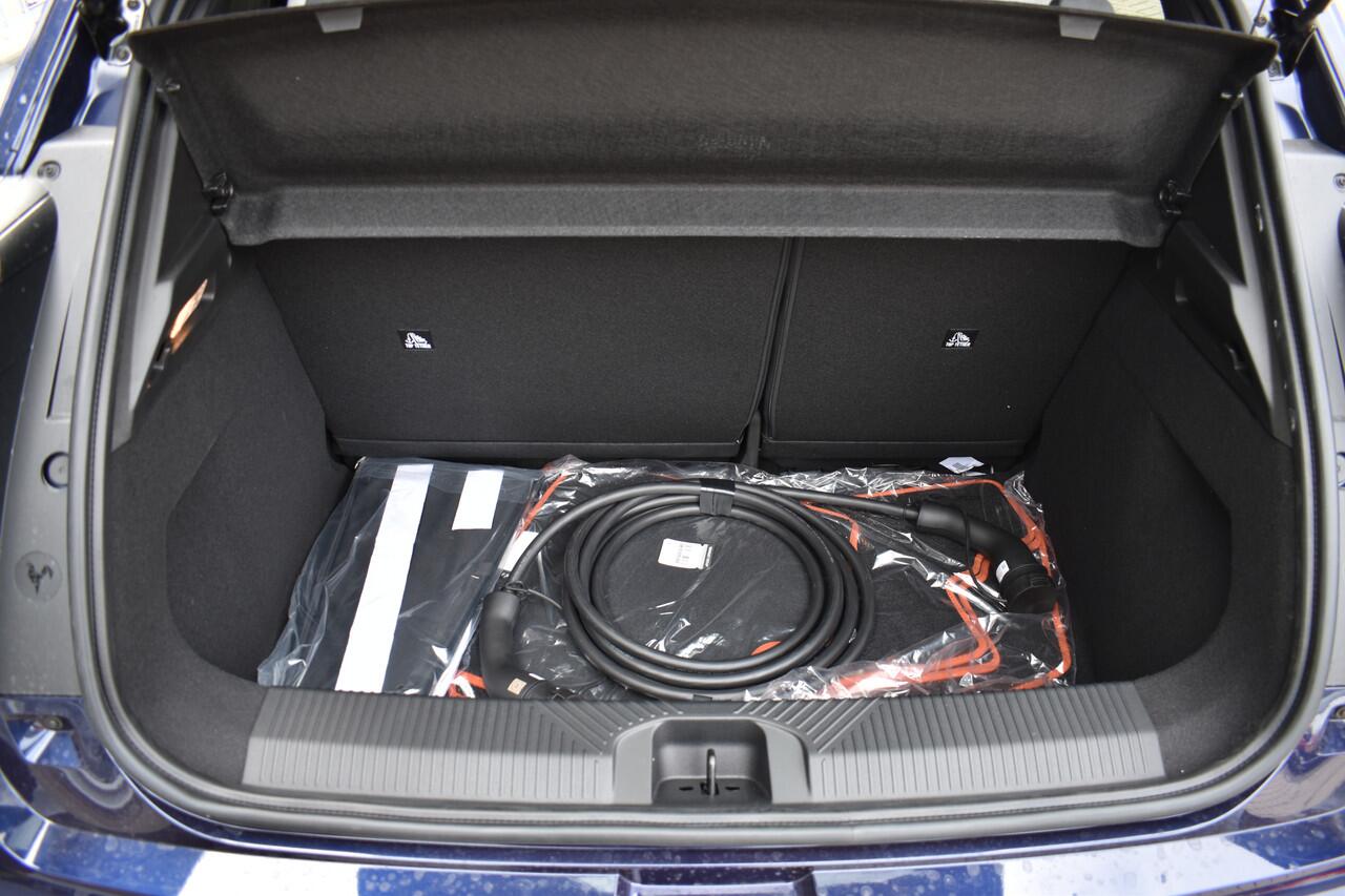 Renault 5 Roland-Garros | Achteruitrijcamera | Elektrisch verwarmbare voorstoelen | ISOFIX-bevestigingssysteem voor kinderzitjes op passagiersstoel en op de twee buitenste zitplaatsen achter