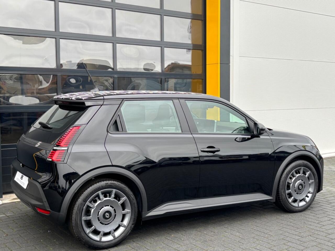 Renault 5 E-TECH 100% ELECTRIC NightenDay 120pk Pack Winter