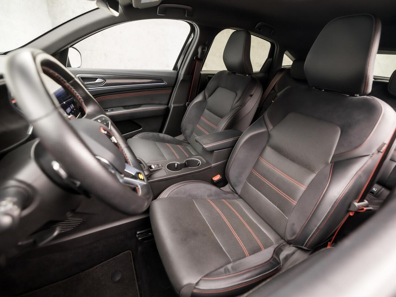 Renault Arkana 1.3 TCe 140 R.S. Line Sport 141Pk Automaat (GROOT NAVIGATIE, APPLE CARPLAY, CAMERA, LEDEREN SPORTSTOELEN, ZWART HEMEL, DIGITAL DASHBOARD, STOELVERWARMING, GETINT GLAS, LED KOPLAMPEN, NIEUWSTAAT)