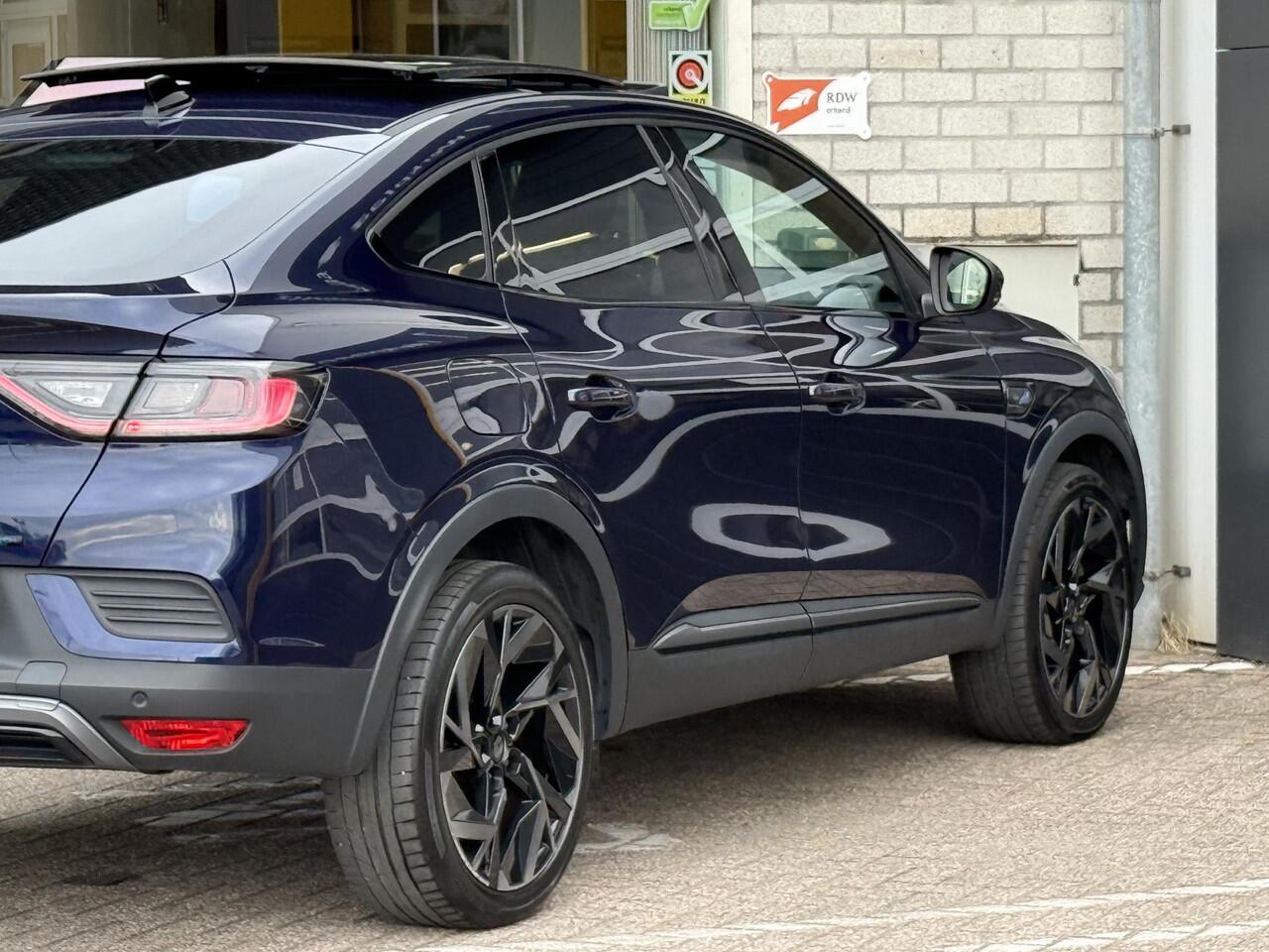 Renault Arkana 1.6 E-Tech full hybrid 145 esprit Alpine | Panoramadak | Bose Audio | Elektrische stoelen | DAB | Stoel & stuur verwarming | Cruise adaptief |