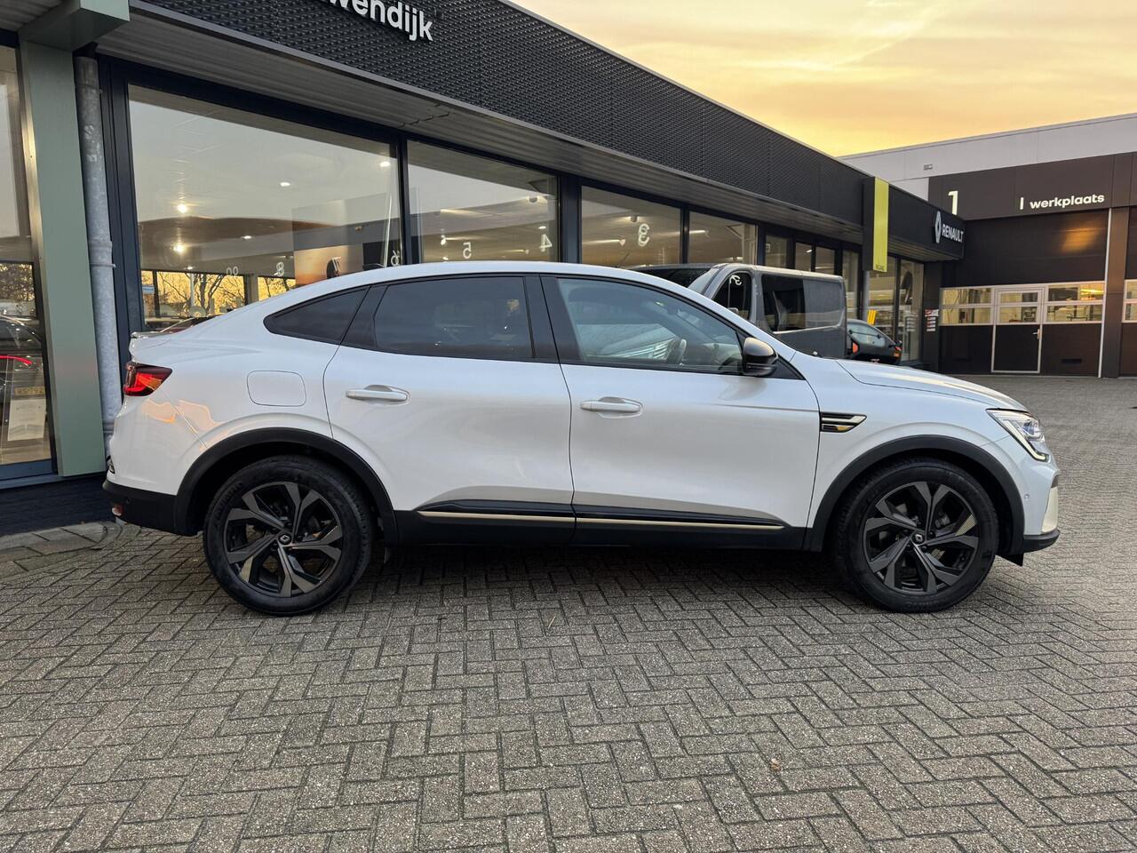 Renault Arkana 1.6 E-Tech hybrid 145 E-Tech engineered AUTOMAAT / PARKEERSENSOREN + CAMERA / LICHTMETAAL / CLIMATE CONTROL / ADAPTIEVE CRUISE CONTROL / DEALER ONDERHOUDEN!!