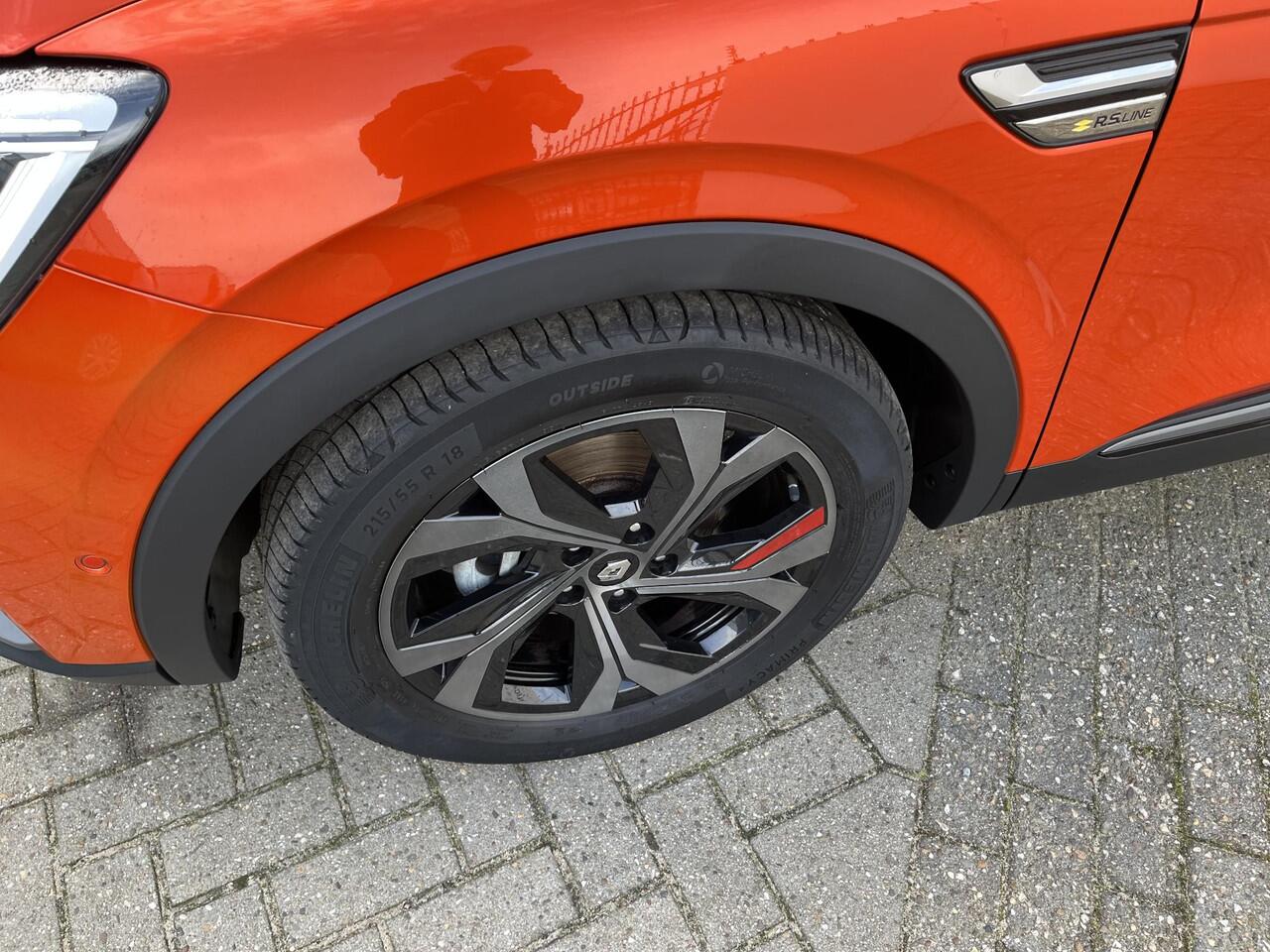 Renault Arkana 1.6 E-Tech Hybrid 145 R.S. Line / CAMERA / LEDEREN BEKLEDING / GROOT SCHERM NAVIGATIE / PARKEERSENSOREN / BLINDSPOT / APPLE CARPLAY / ANDROID AUTO