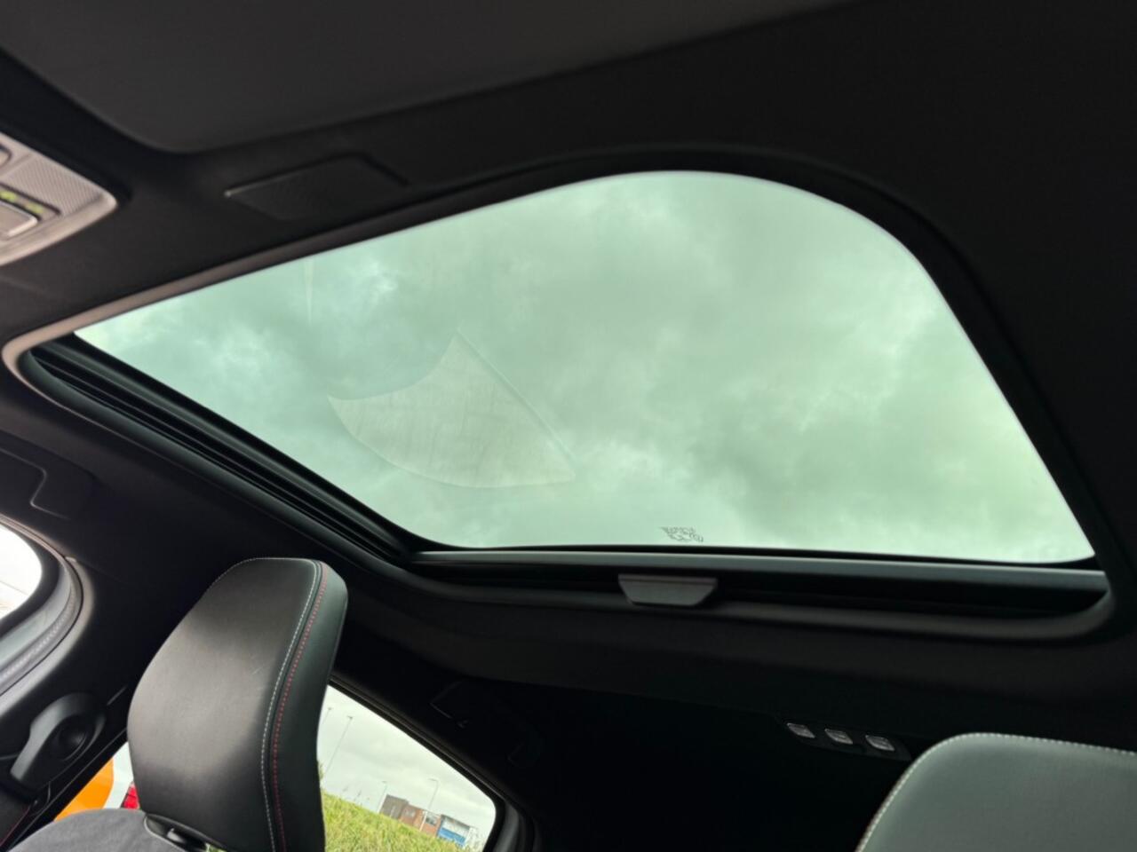 Renault Arkana 1.3 TCE AUT. MHEV 158PK RS-LINE PANO-DAK NAVI TREKHAAK CAMERA CARPLAY