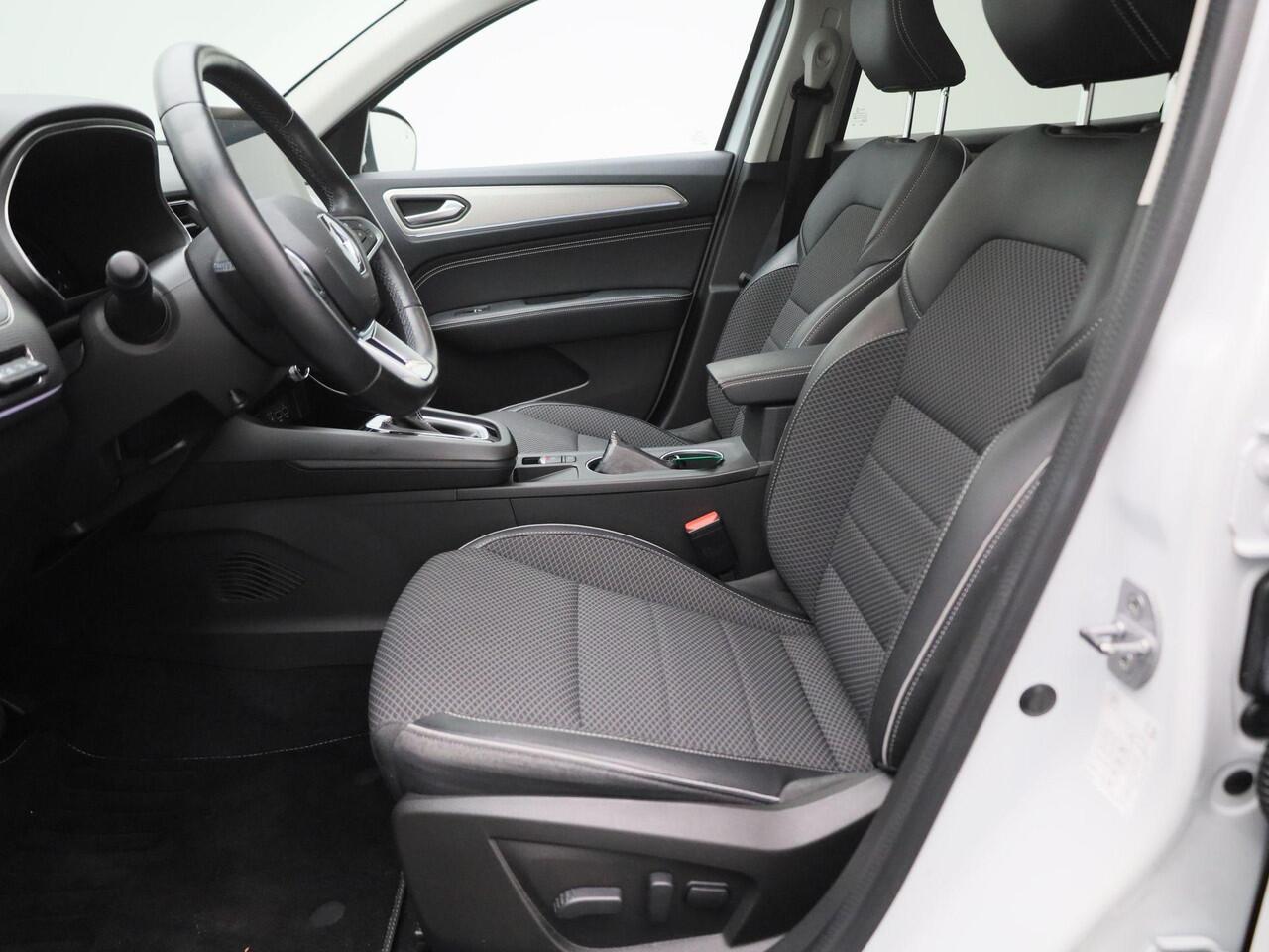 Renault Arkana 1.6 E-Tech hybrid 145 techno | Glazen Schuif-/Kanteldak | Stoel- & Stuurwielverwarming | Blind Spot Warning | Camera | PDC Rondom | 9,3" Full-Map Navigatie | Keyless | LED Pure Vision | 18" LMV | Apple Carplay & Android Auto