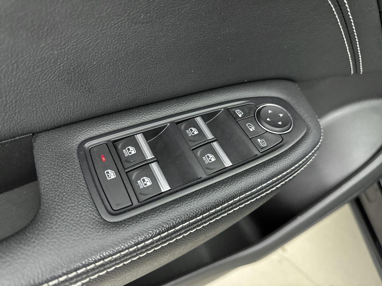 Renault Arkana 1.6 E-Tech Hybrid 145 Pk Intens | Navigatie | Apple & Android Carplay | Parkeersensoren & Camera | Climate Control | All Season Banden | Privacy Glass |