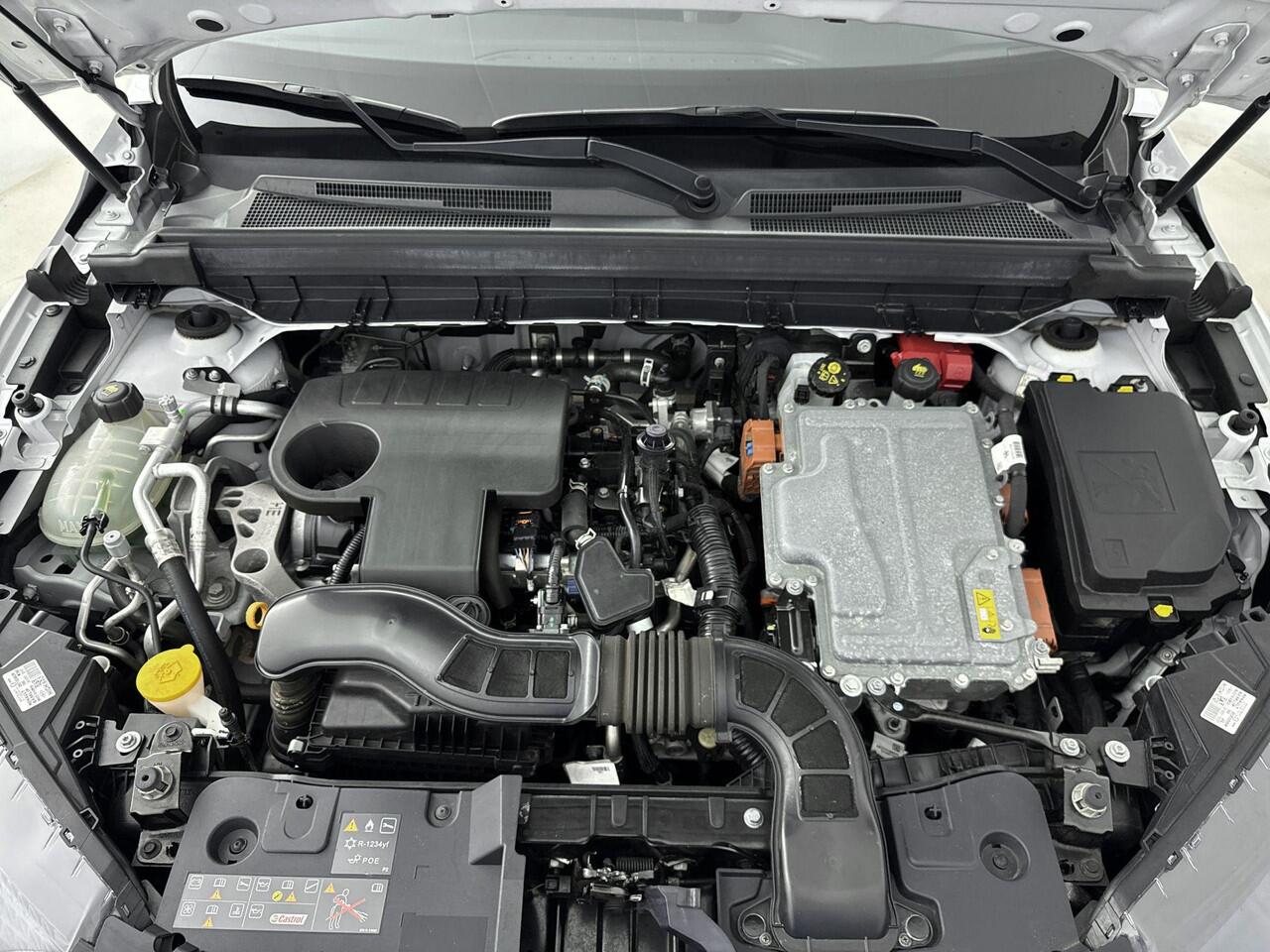 Renault Arkana 1.6 E-Tech Hybrid Intens 145PK | Sidesteps | Trekhaak | Achteruitrijcamera | Navigatie | Climate Control | Lichtmetalen velgen 18" | Apple CarPlay & Android Auto